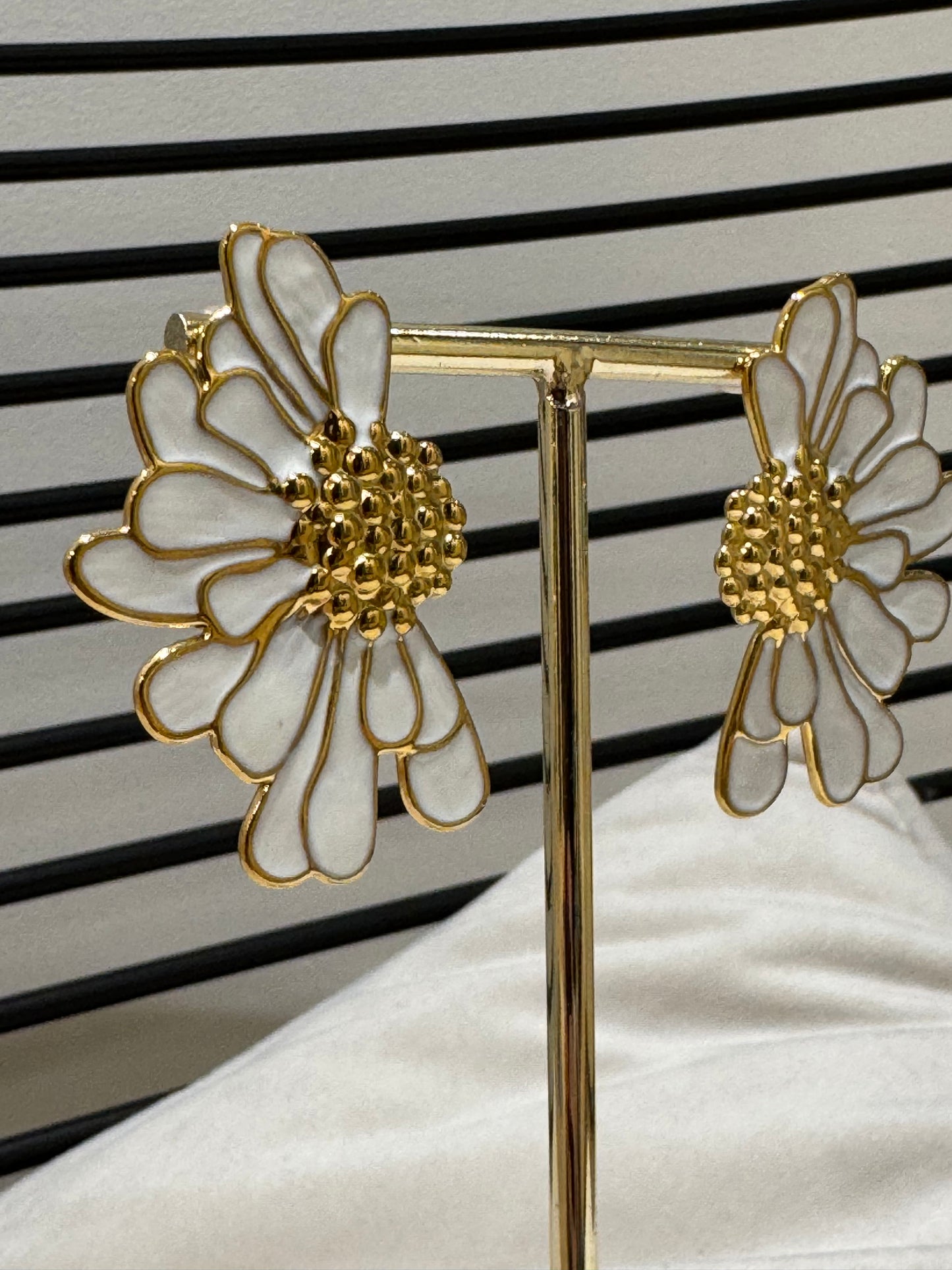 Boucles d’oreilles fleurs blanches