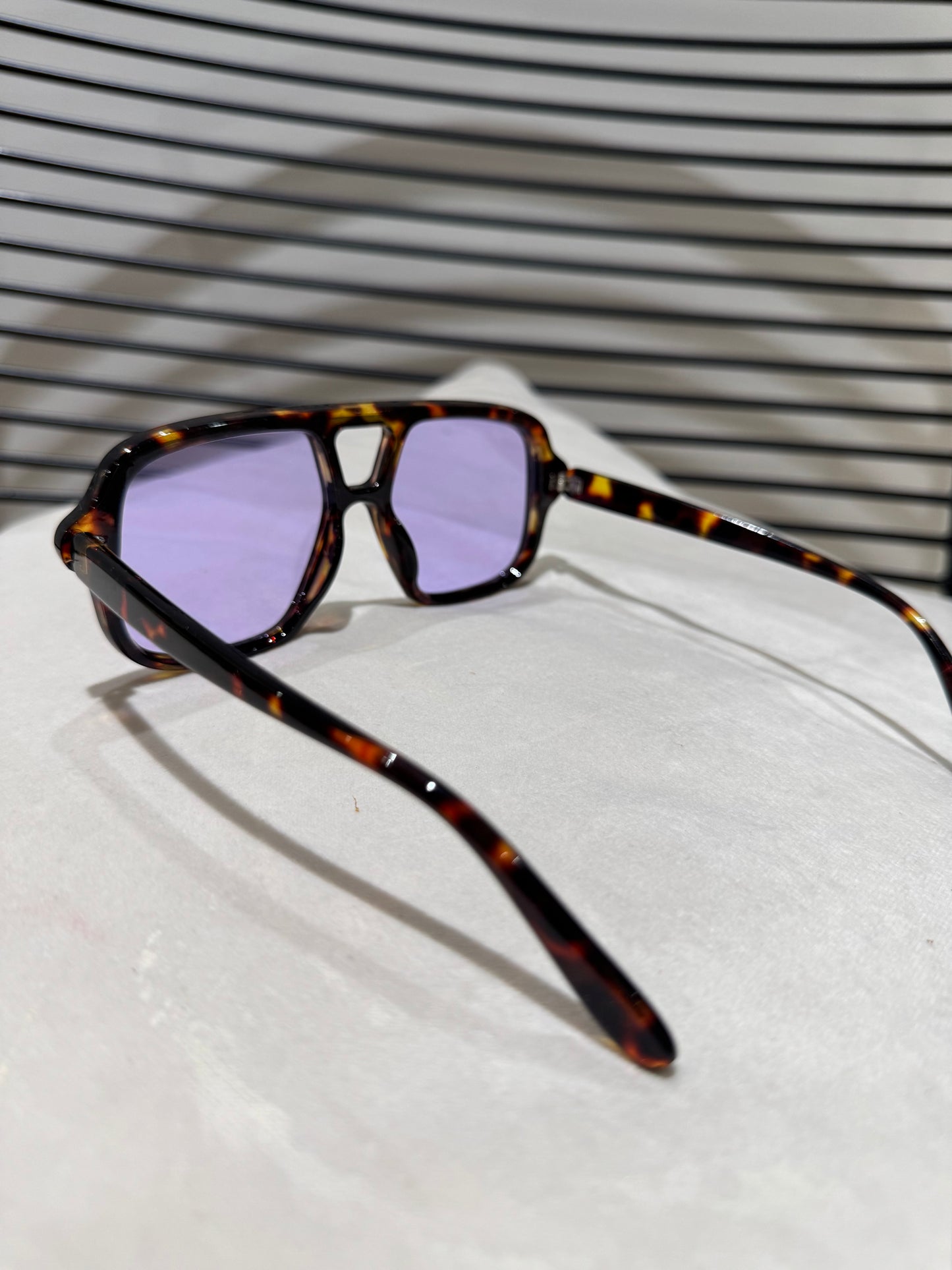 Lunettes de soleil écaille violet