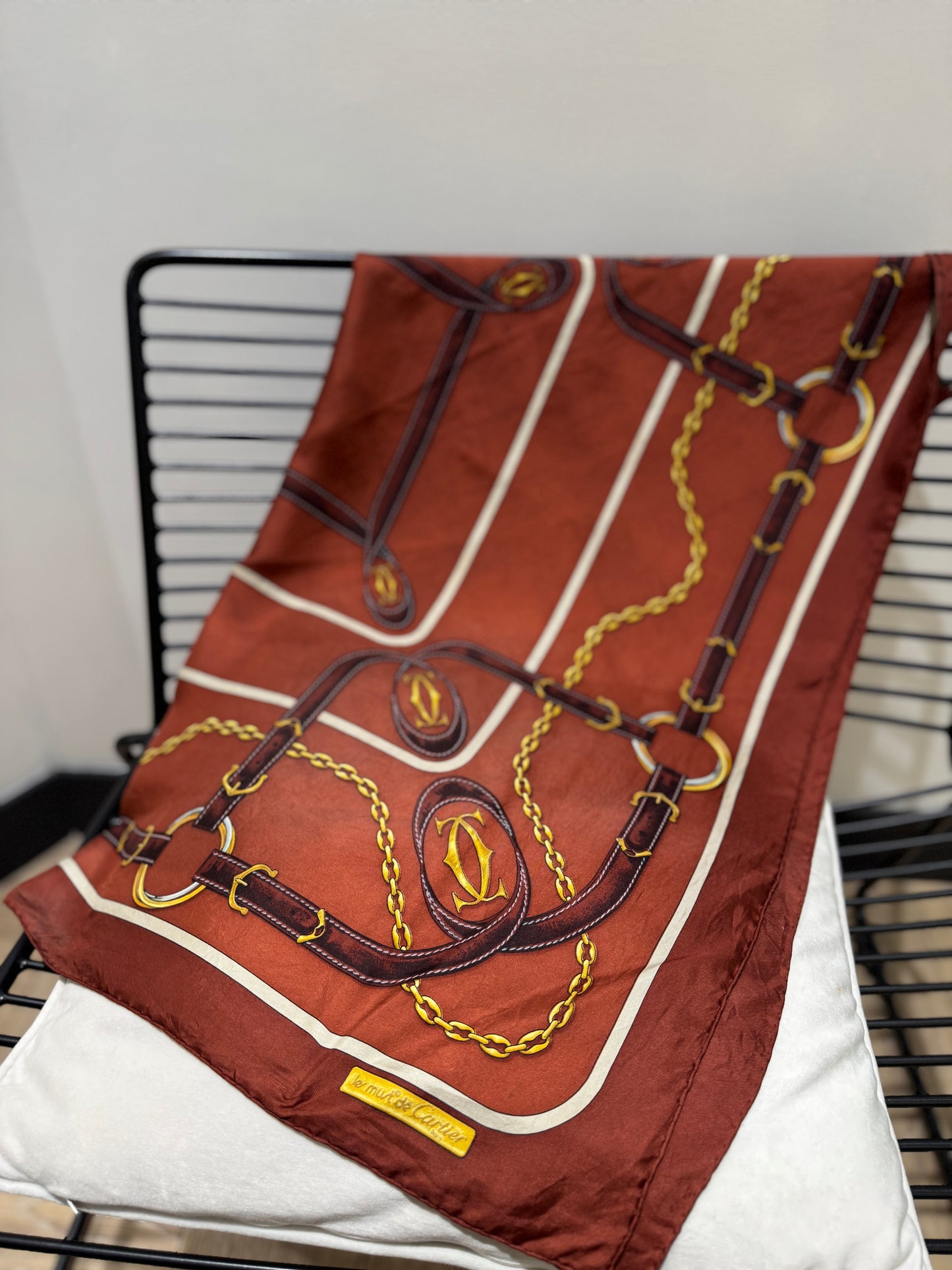 Foulard carré de soie Must de Cartier vintage