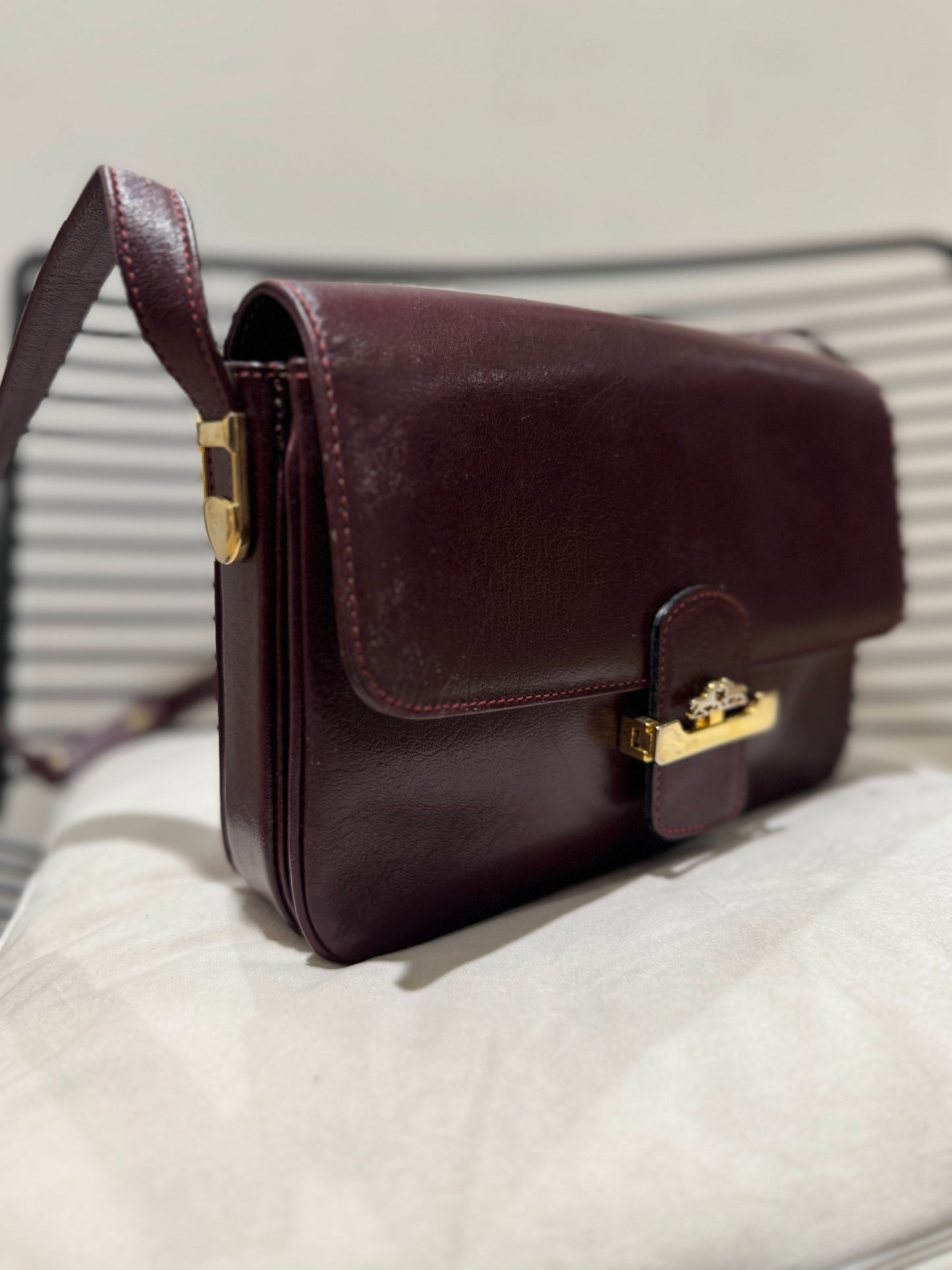 Sac vintage en cuir bordeaux