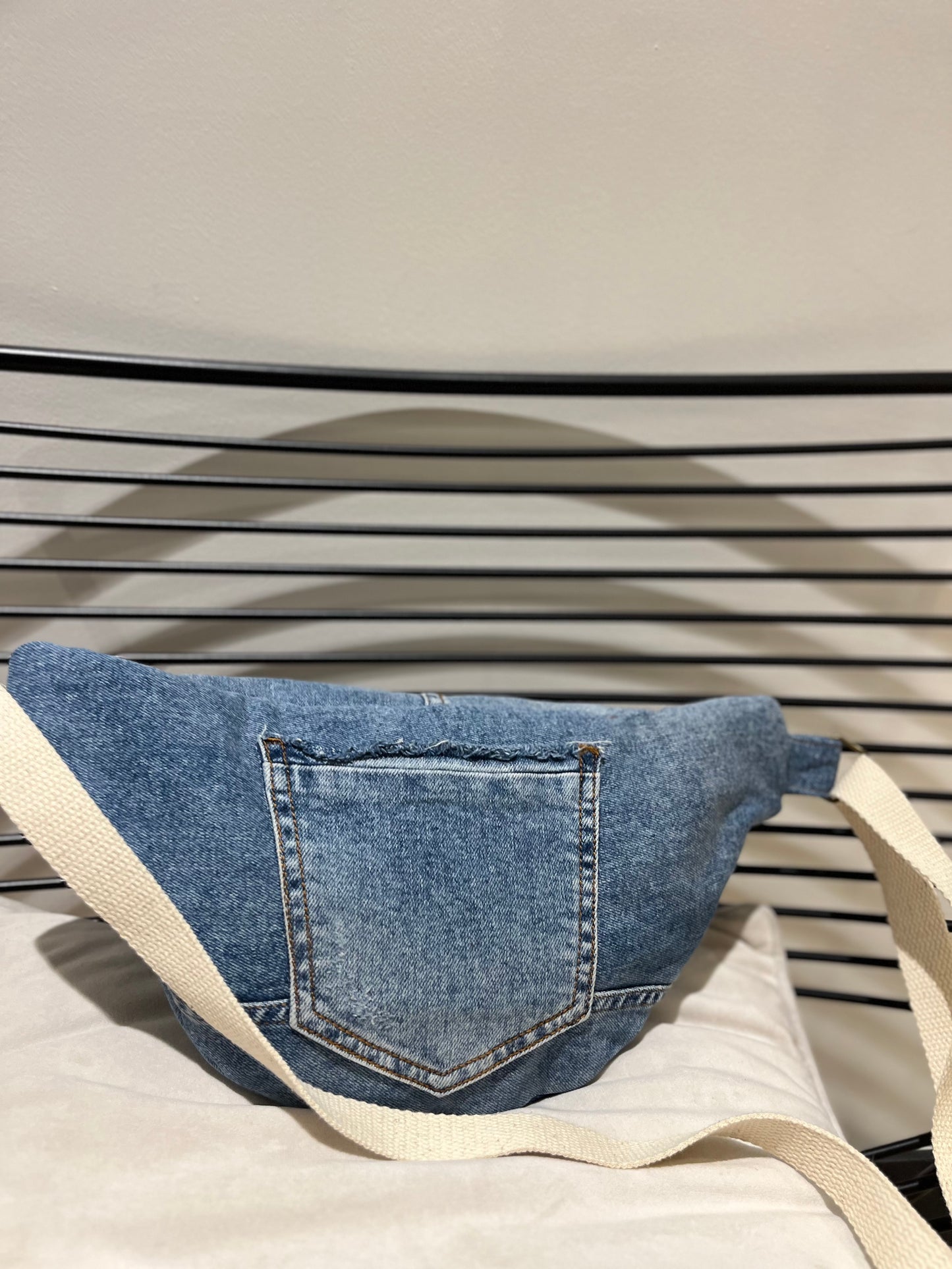 Sac banane en jean upcyclé Trézor
