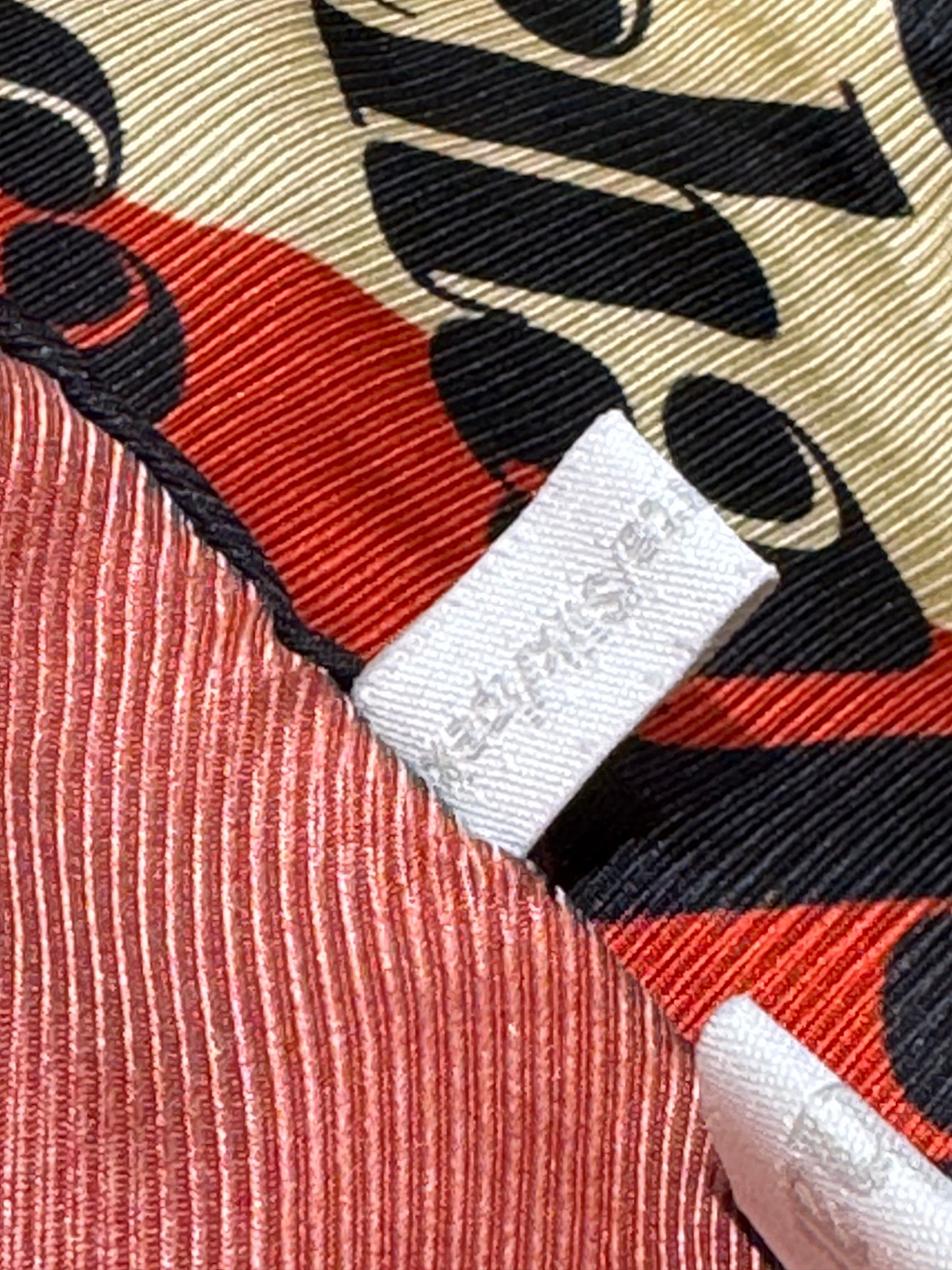 Foulard Cacharel à motifs