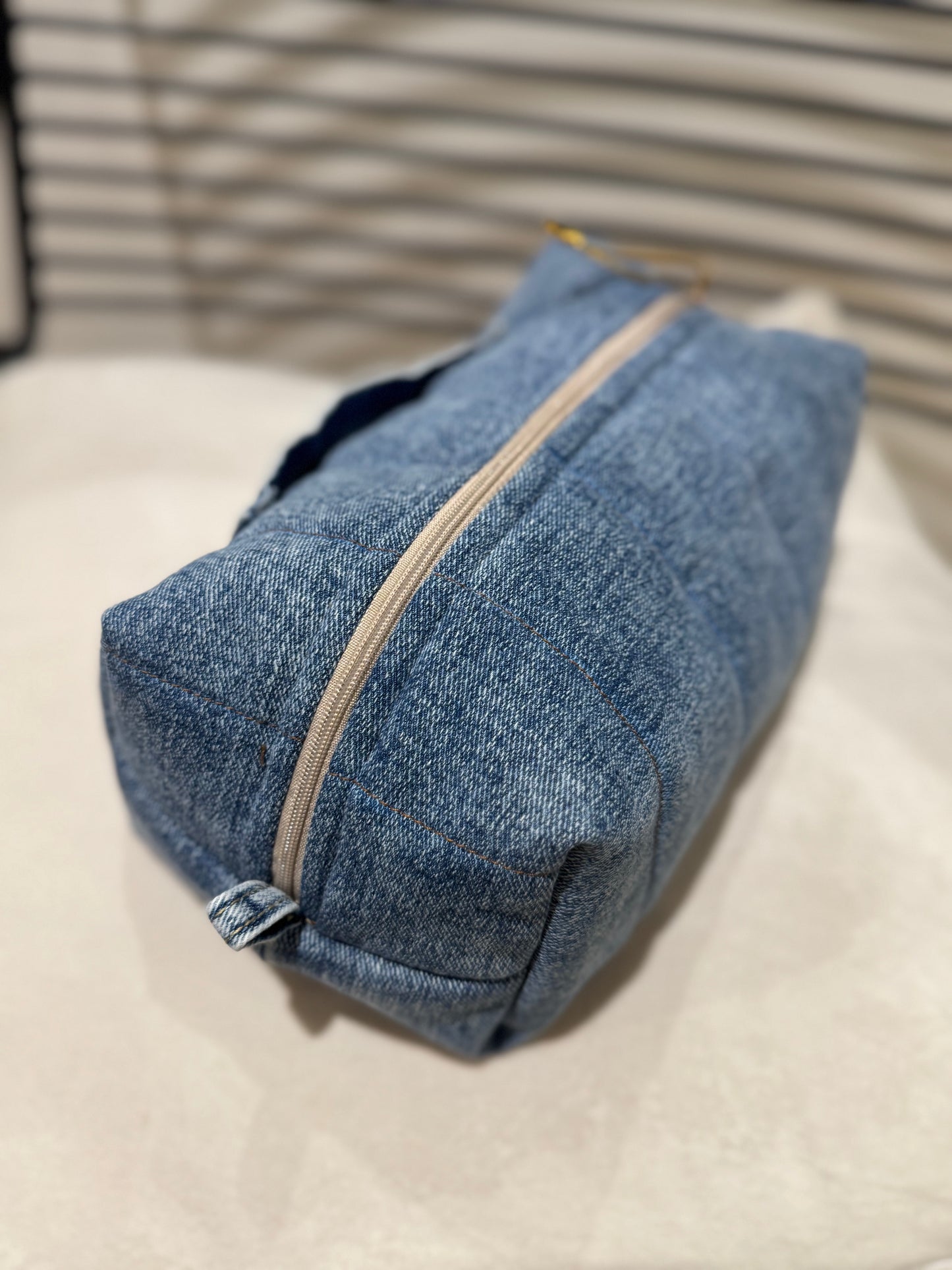 Pochette en jean upcyclé faite main