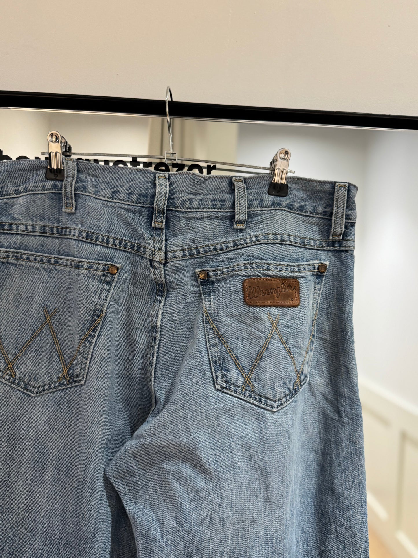 Jean Wrangler bleu clair 40