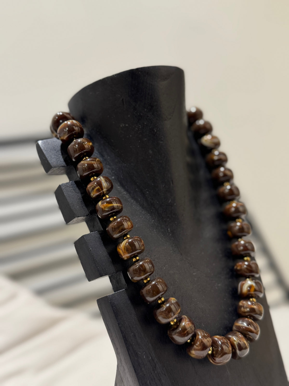 Collier à perles marrons