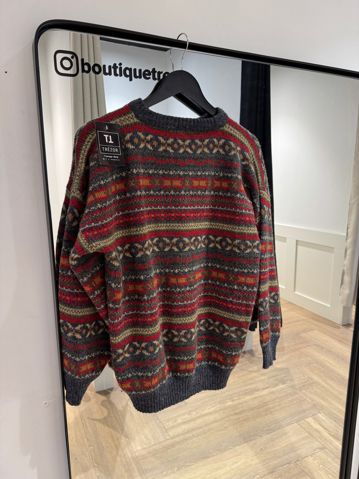 Pull vintage à motifs M