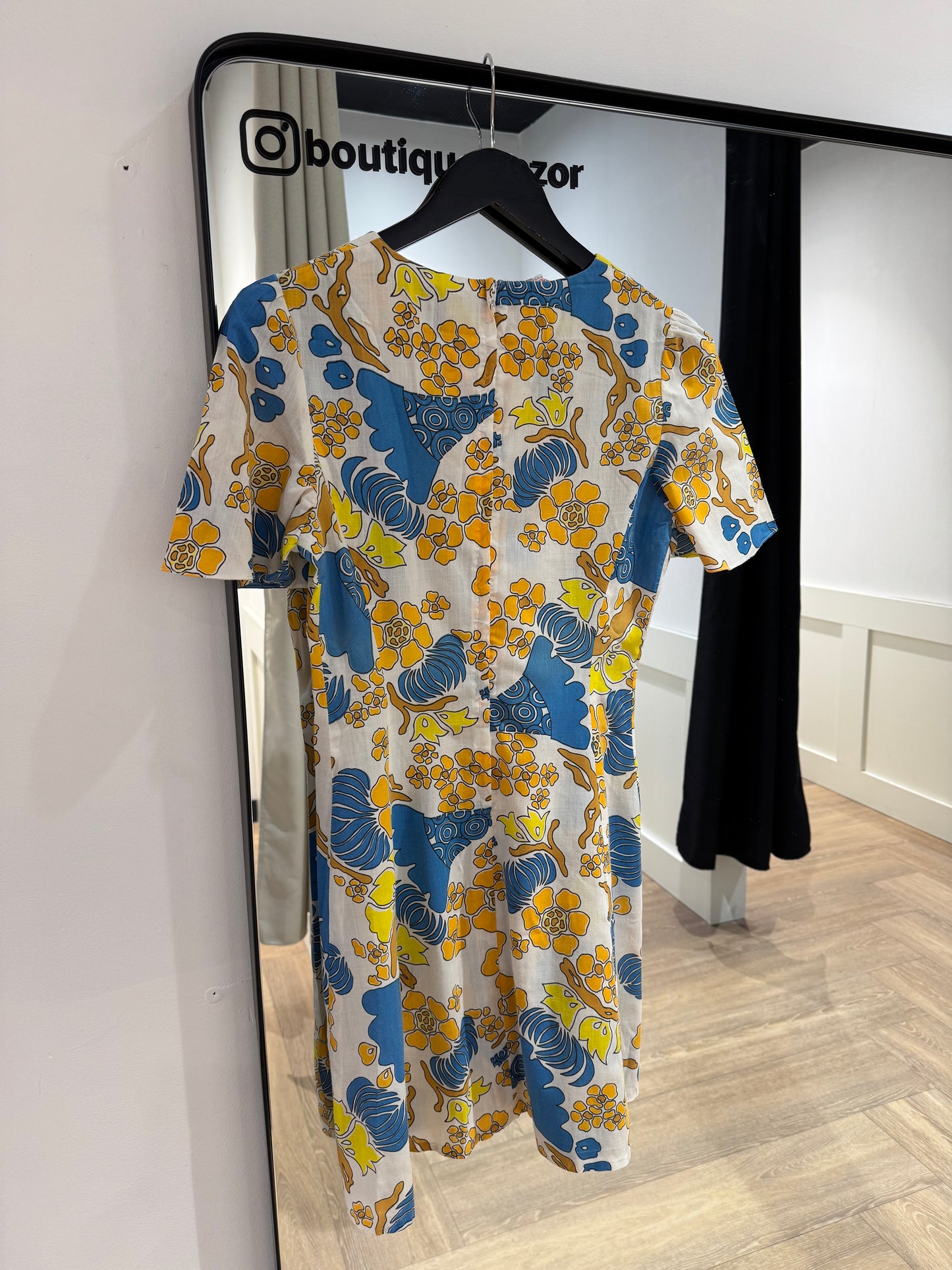 Robe vintage 60’s à motifs fleurs XS