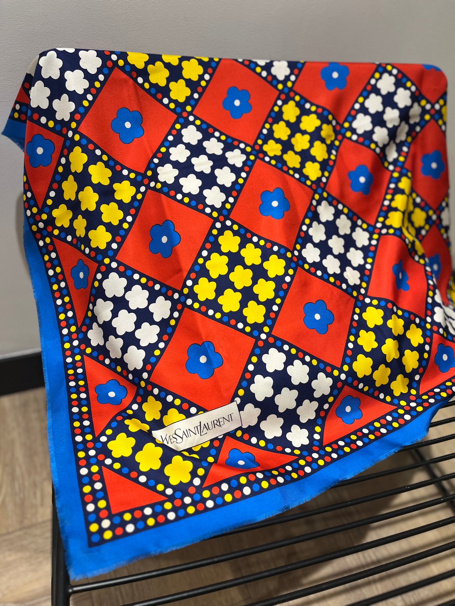 Foulard en soie Yves Saint Laurent