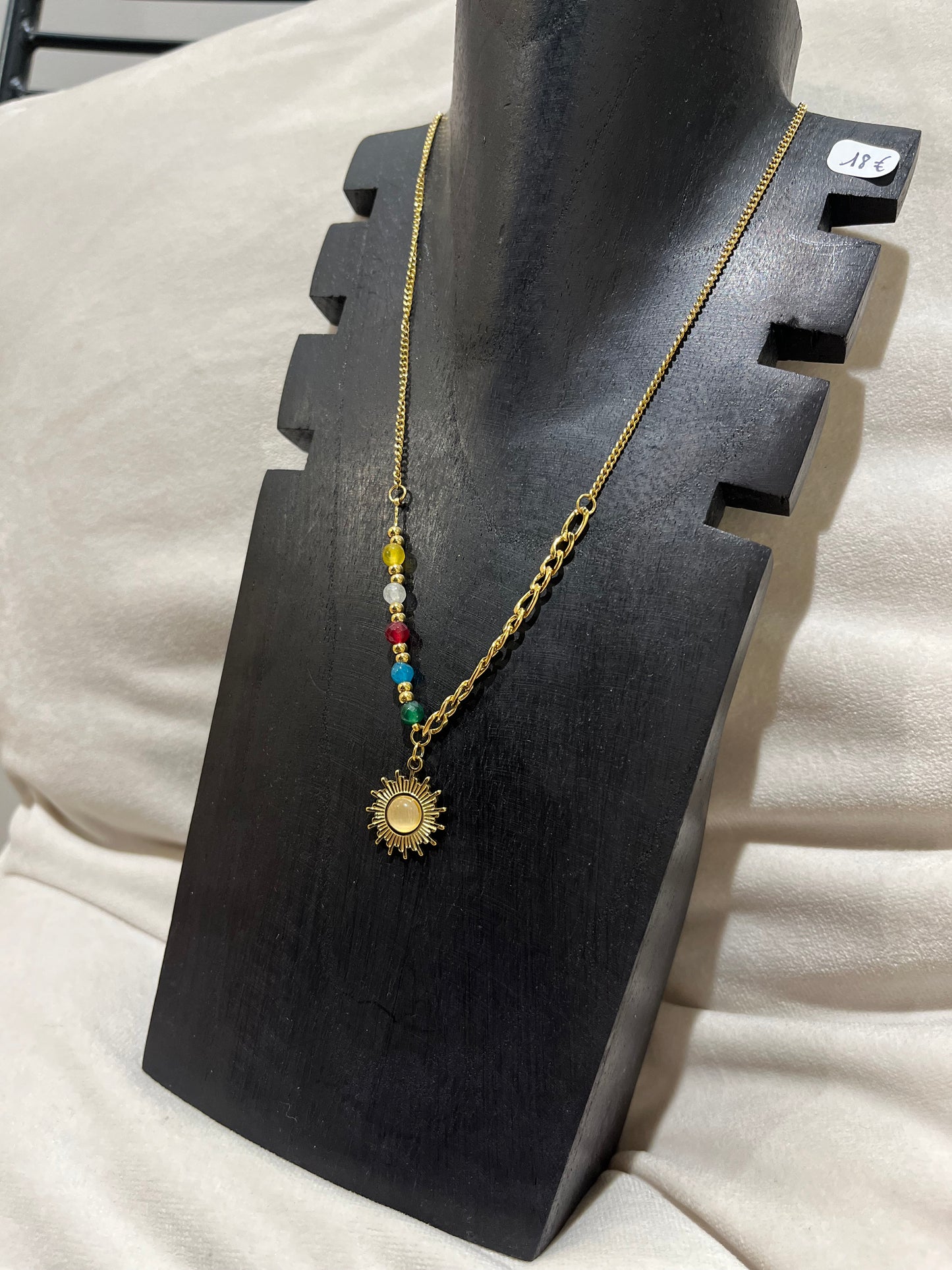 Collier soleil doré et perles