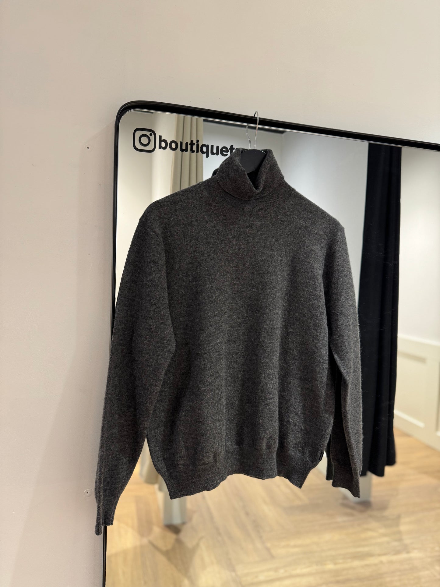 Pull col roulé en laine L