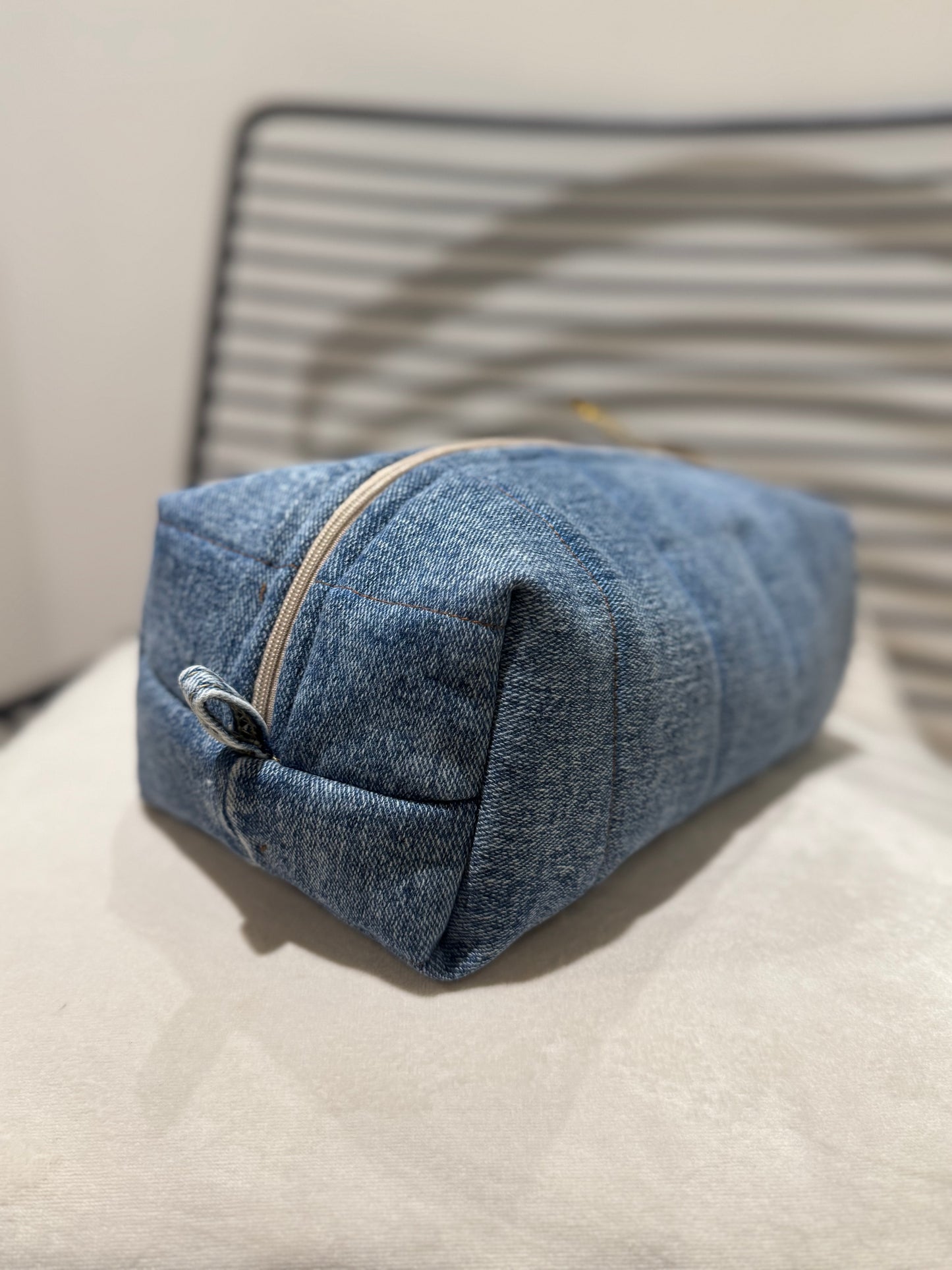 Pochette en jean upcyclé faite main