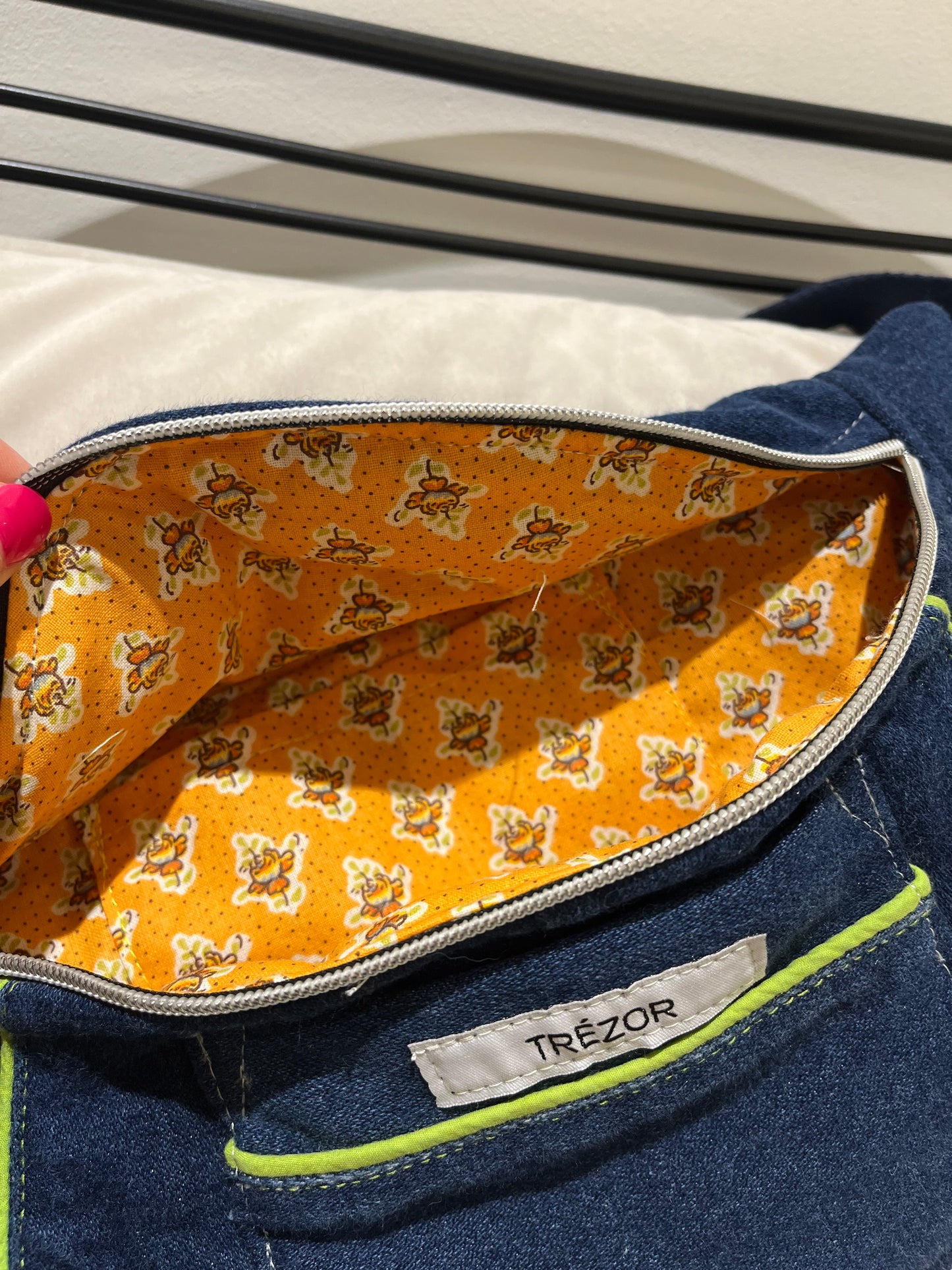 Sac banane en jean upcyclé fait main petit format