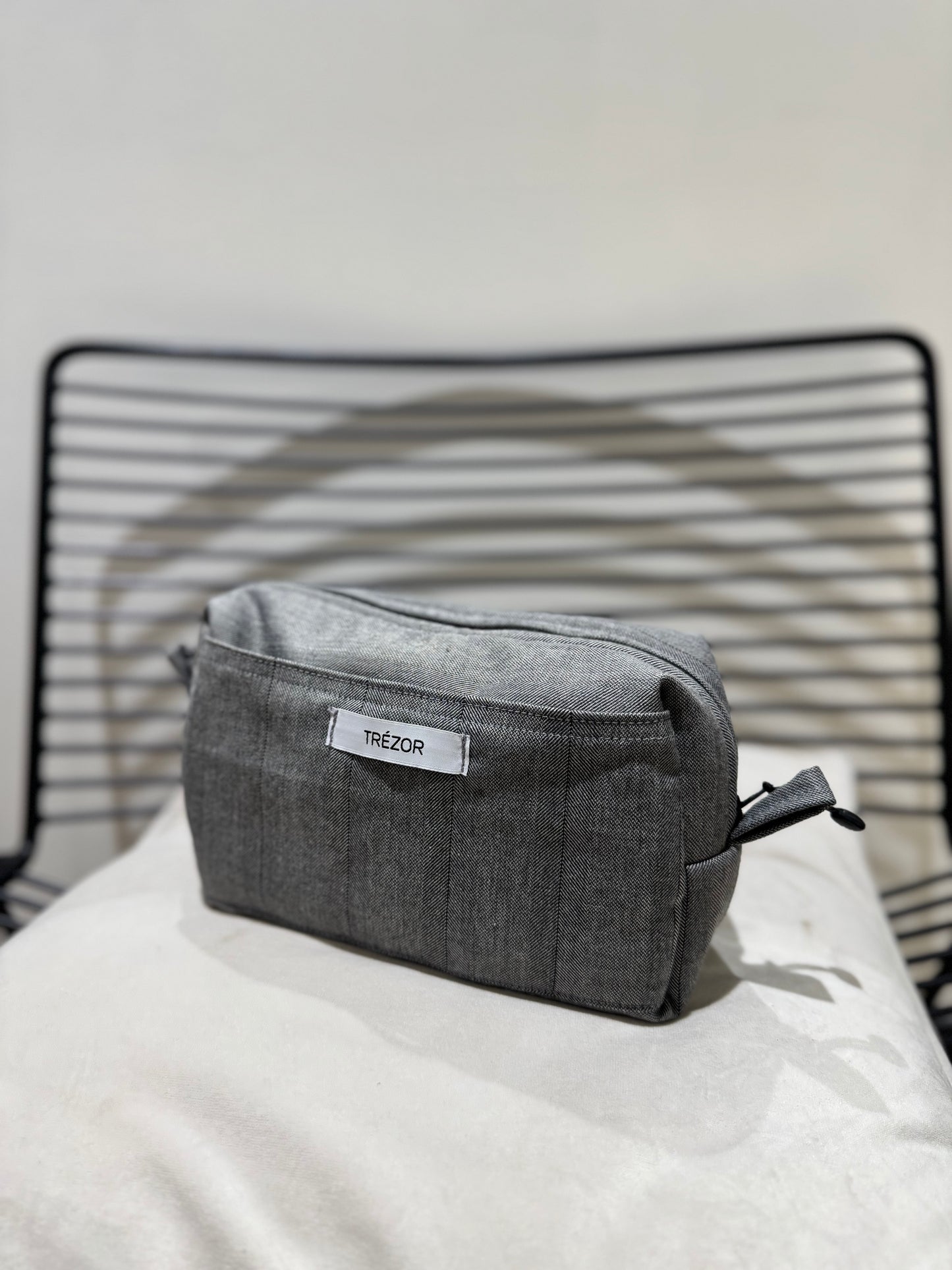 Trousse upcyclée grise