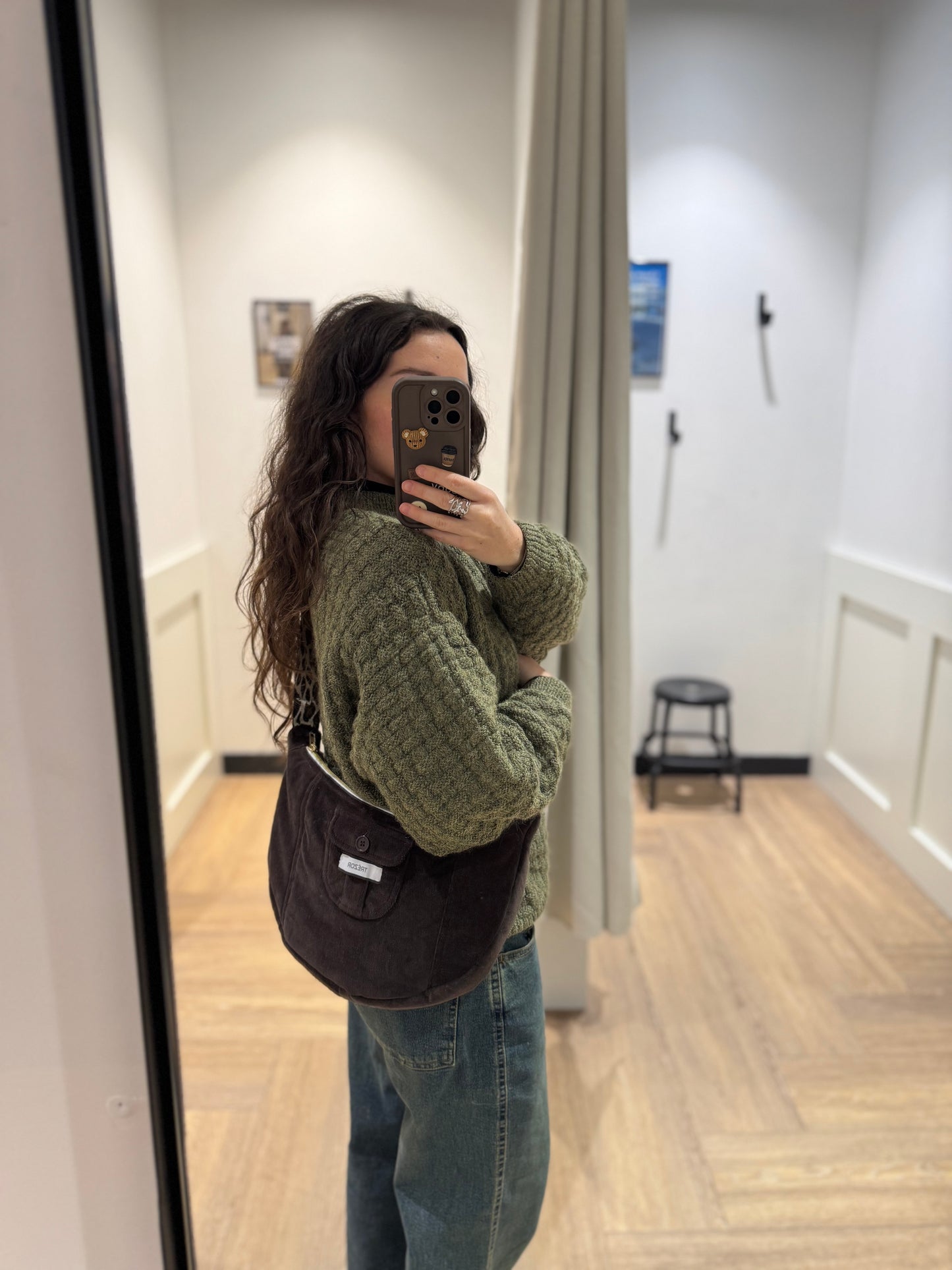 Sac banane demi-lune upcyclé marron velours