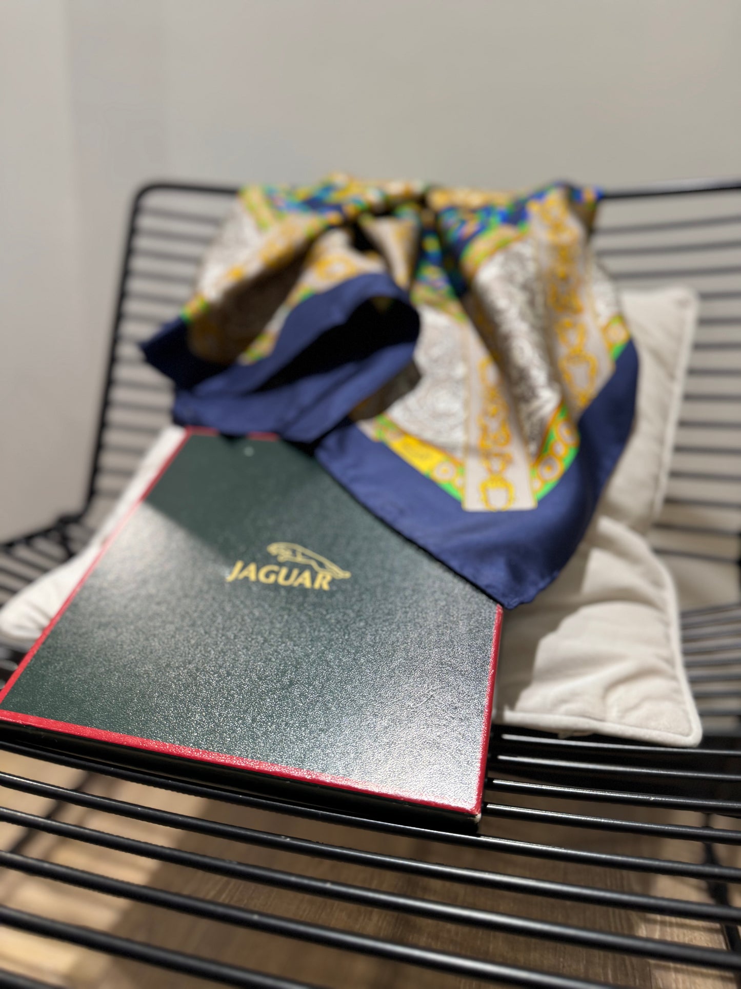 Foulard en soie Jaguar Collection vintage