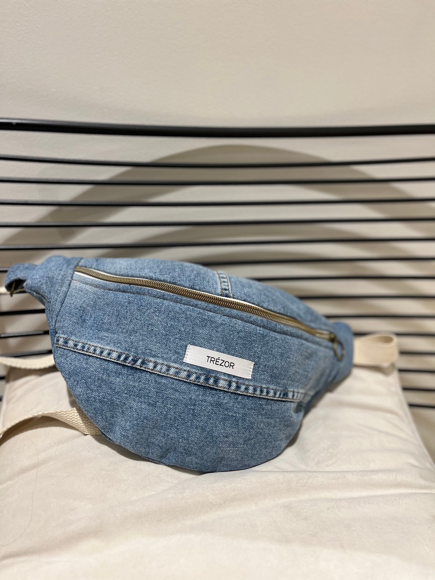 Sac banane en jean upcyclé Trézor