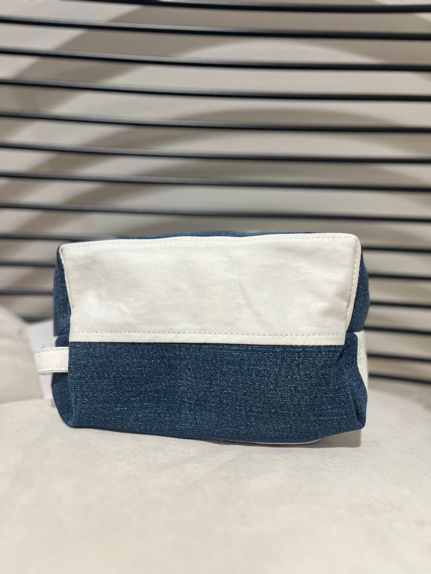 Pochette en jean upcyclé fait main