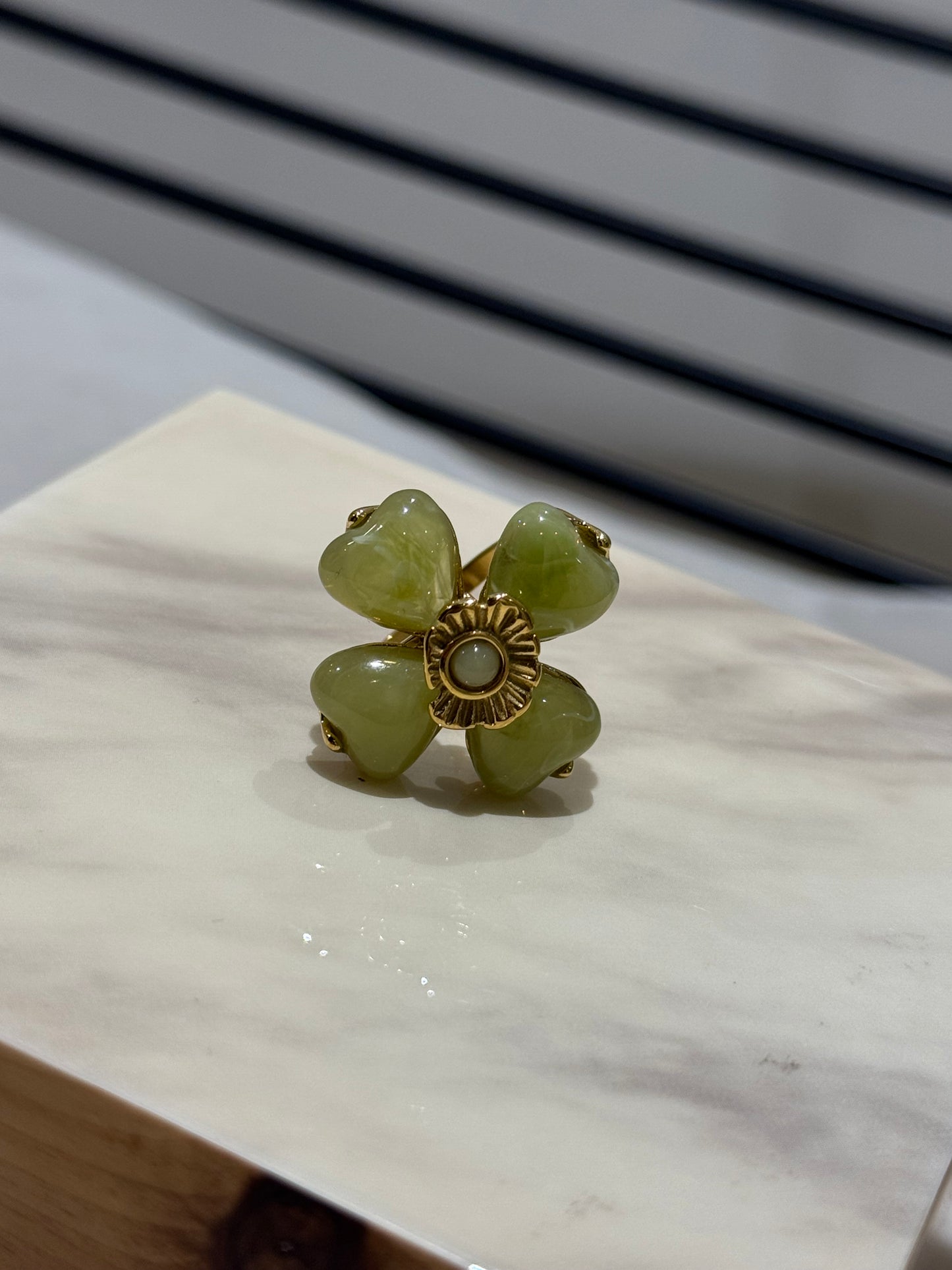 Bague fleur verte réglable