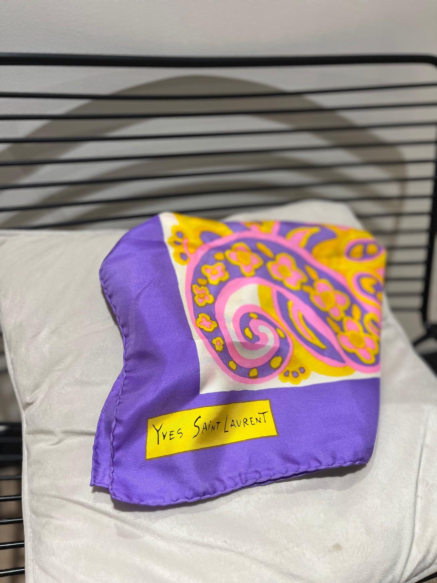 Foulard en soie Yves Saint Laurent