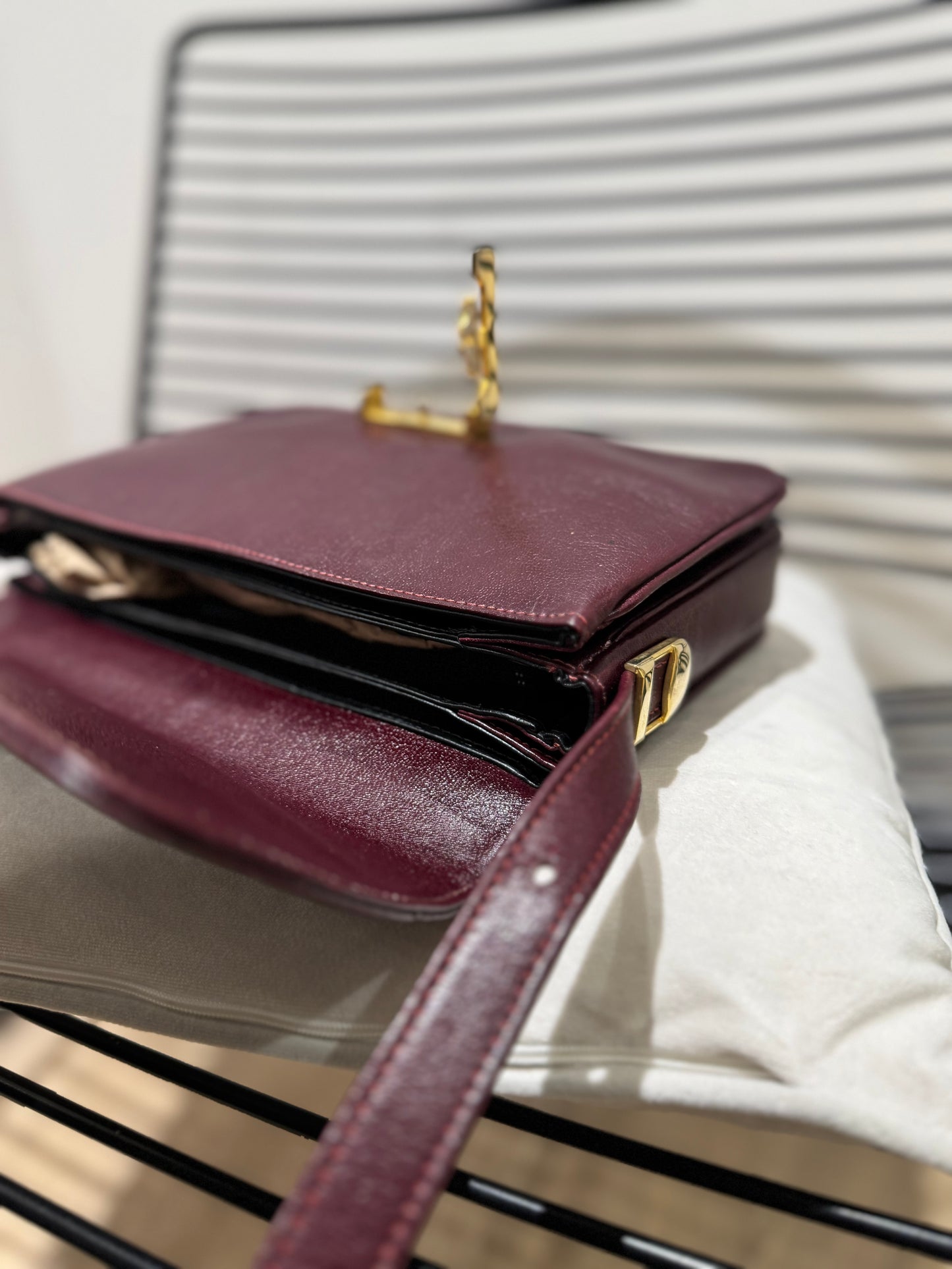 Sac vintage en cuir bordeaux