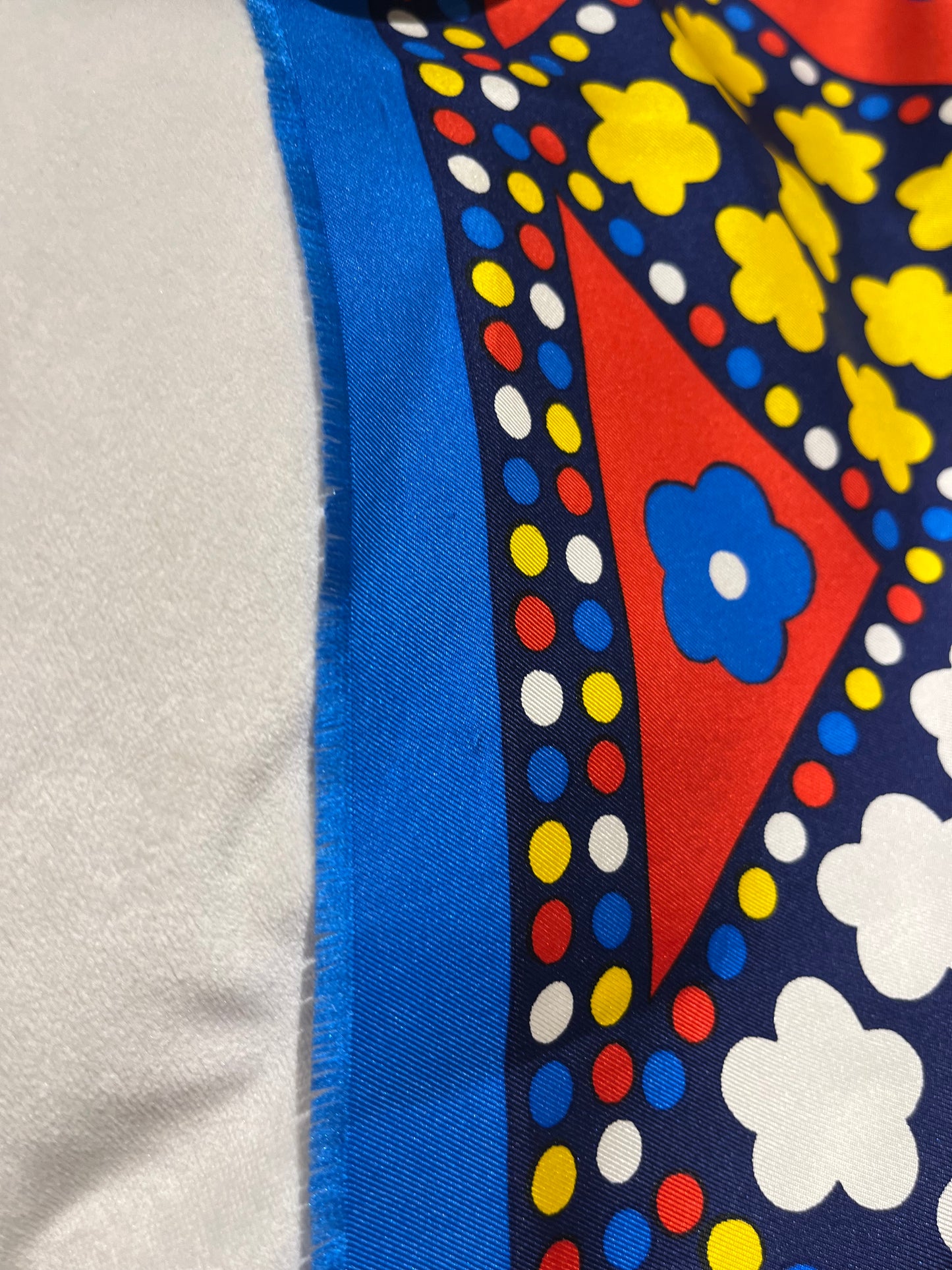 Foulard en soie Yves Saint Laurent