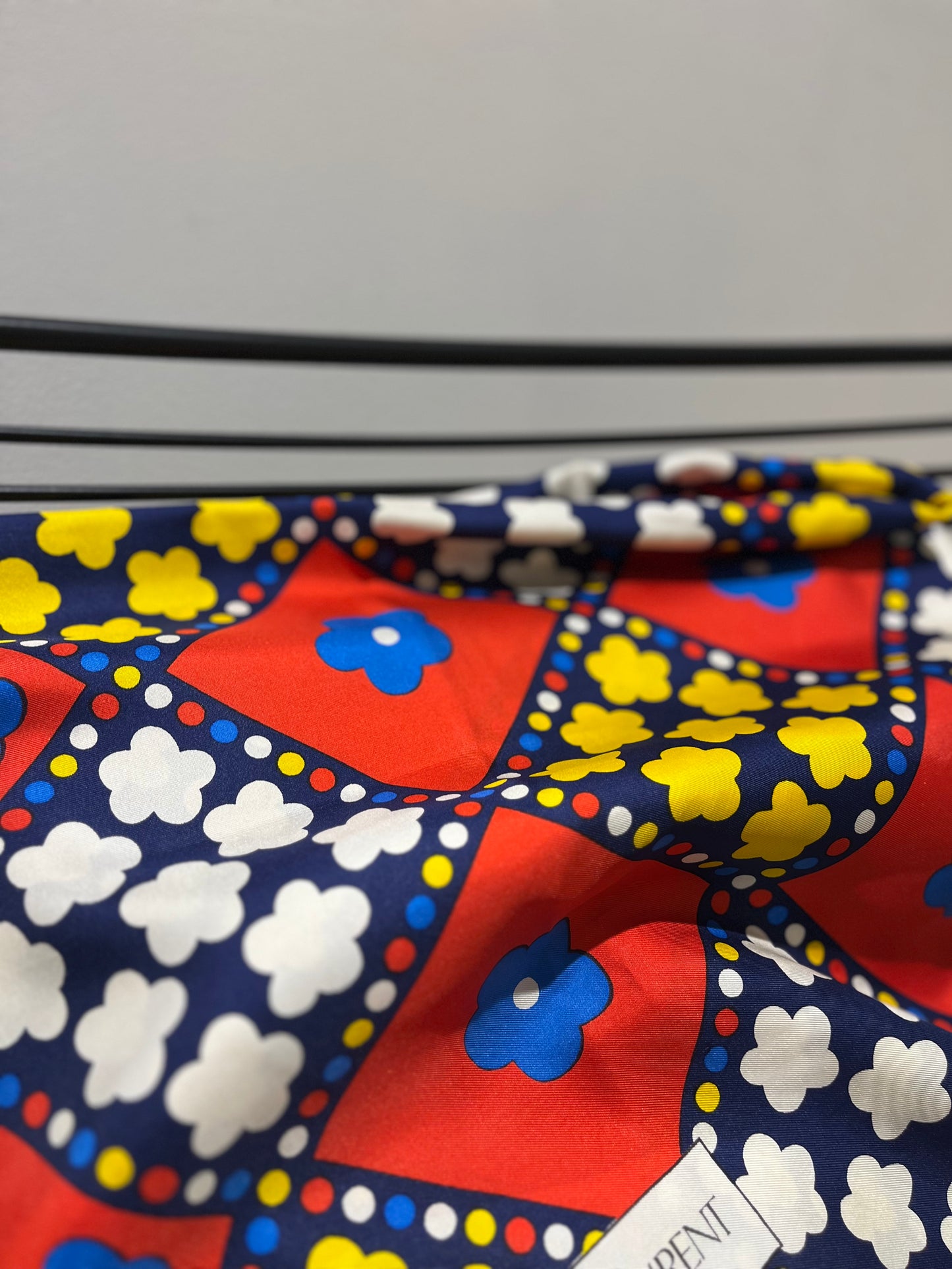 Foulard en soie Yves Saint Laurent