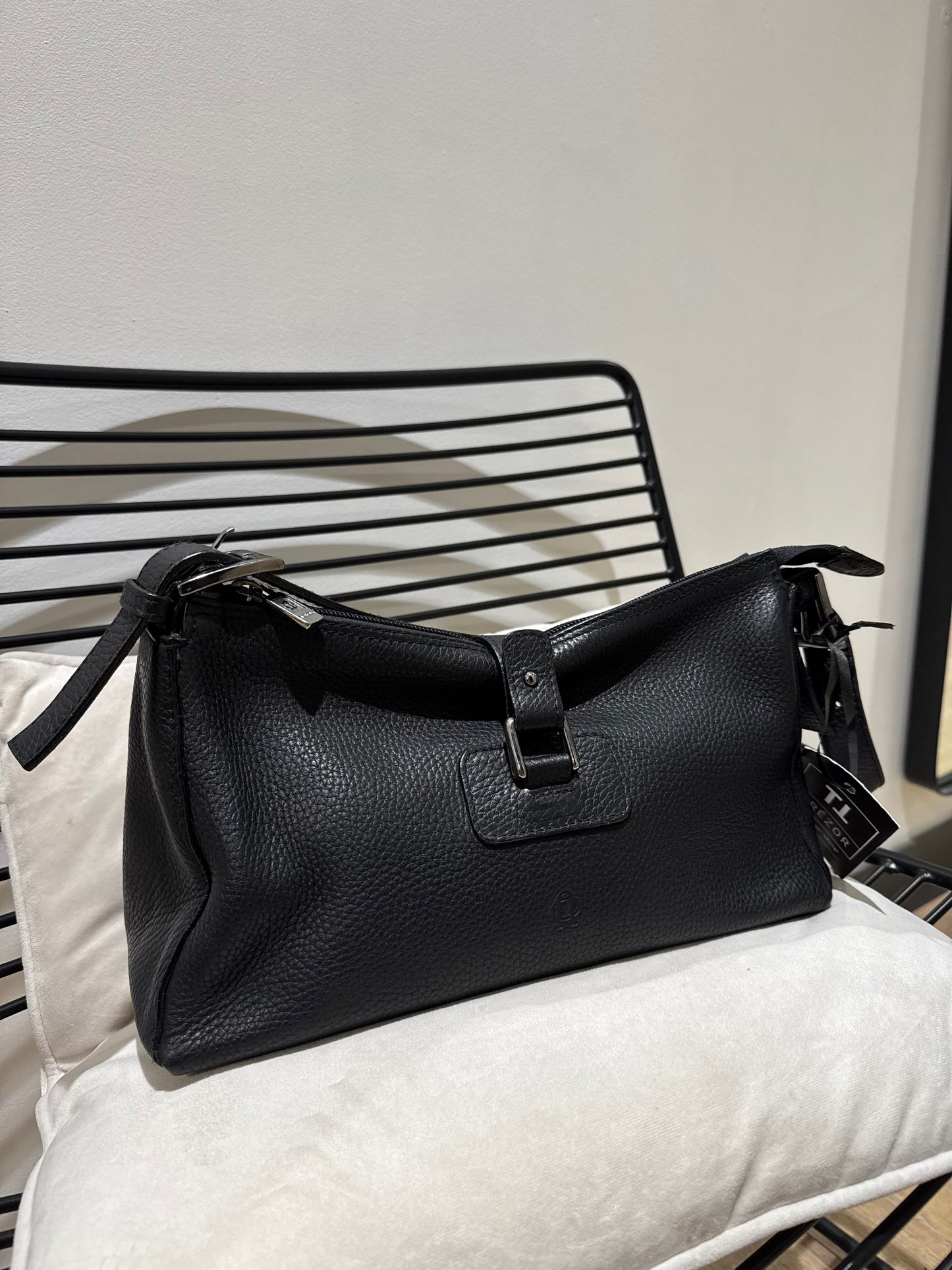 Sac à main en cuir noir