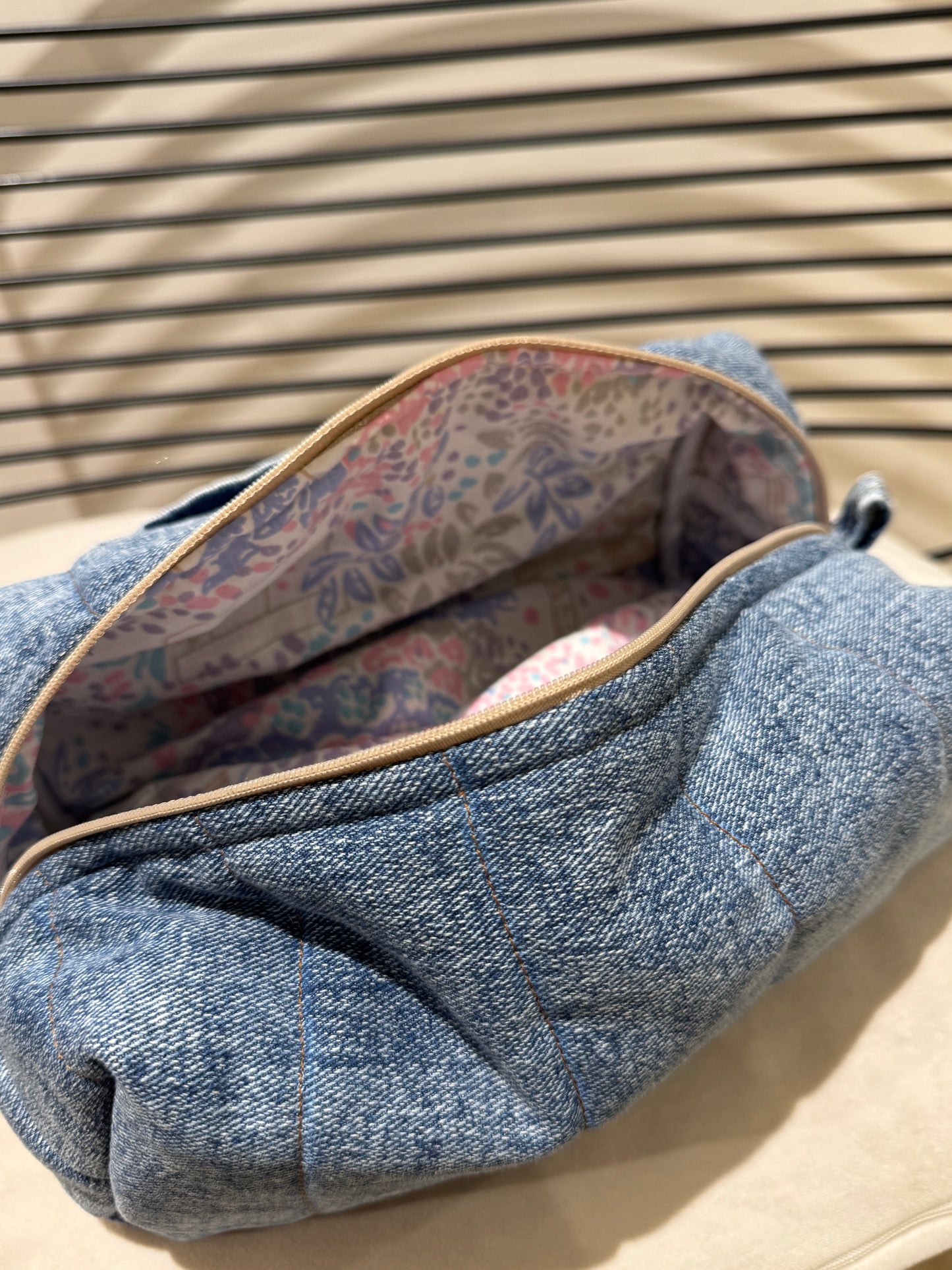 Pochette en jean upcyclé faite main