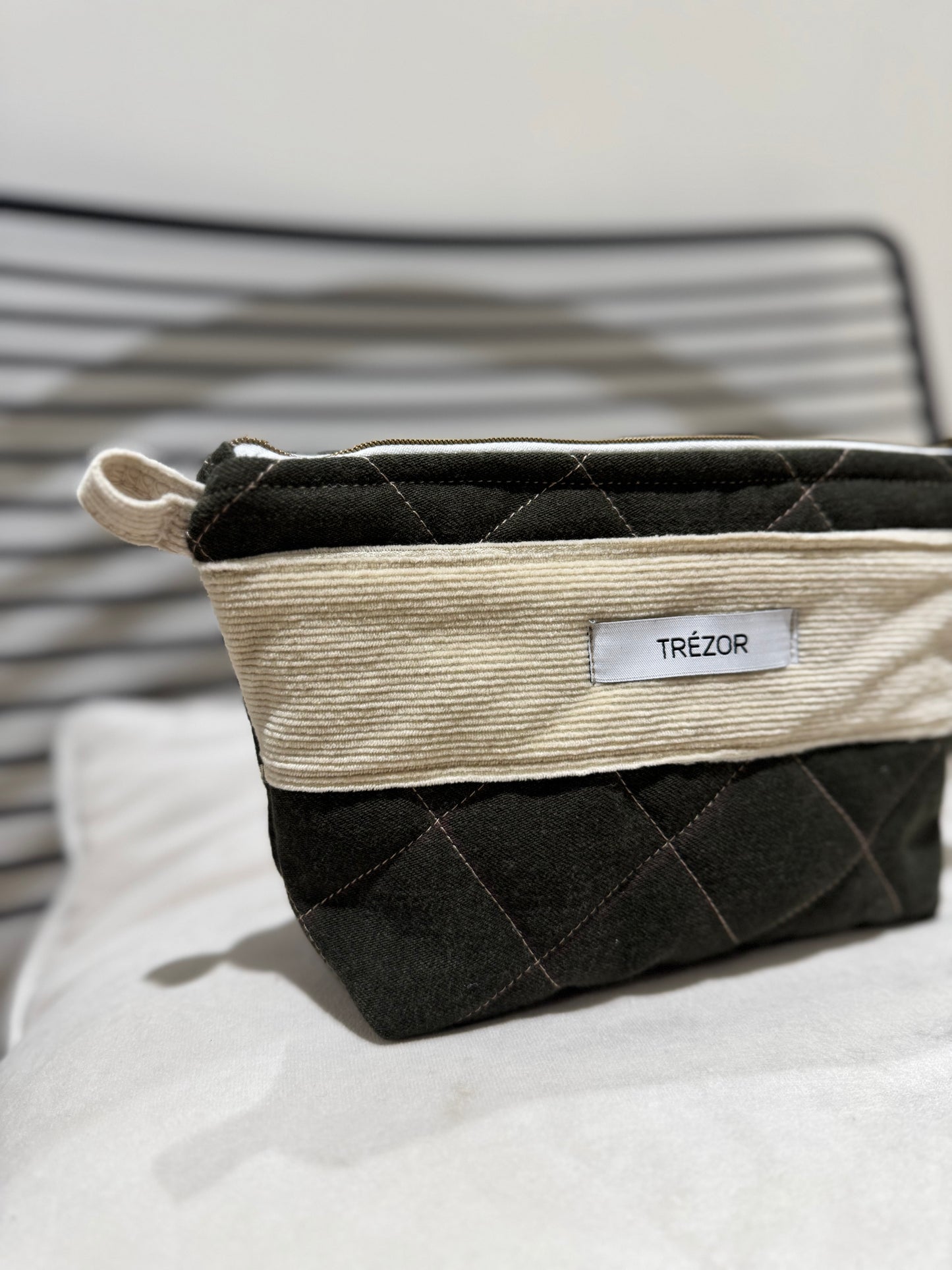 Pochette upcylée kaki