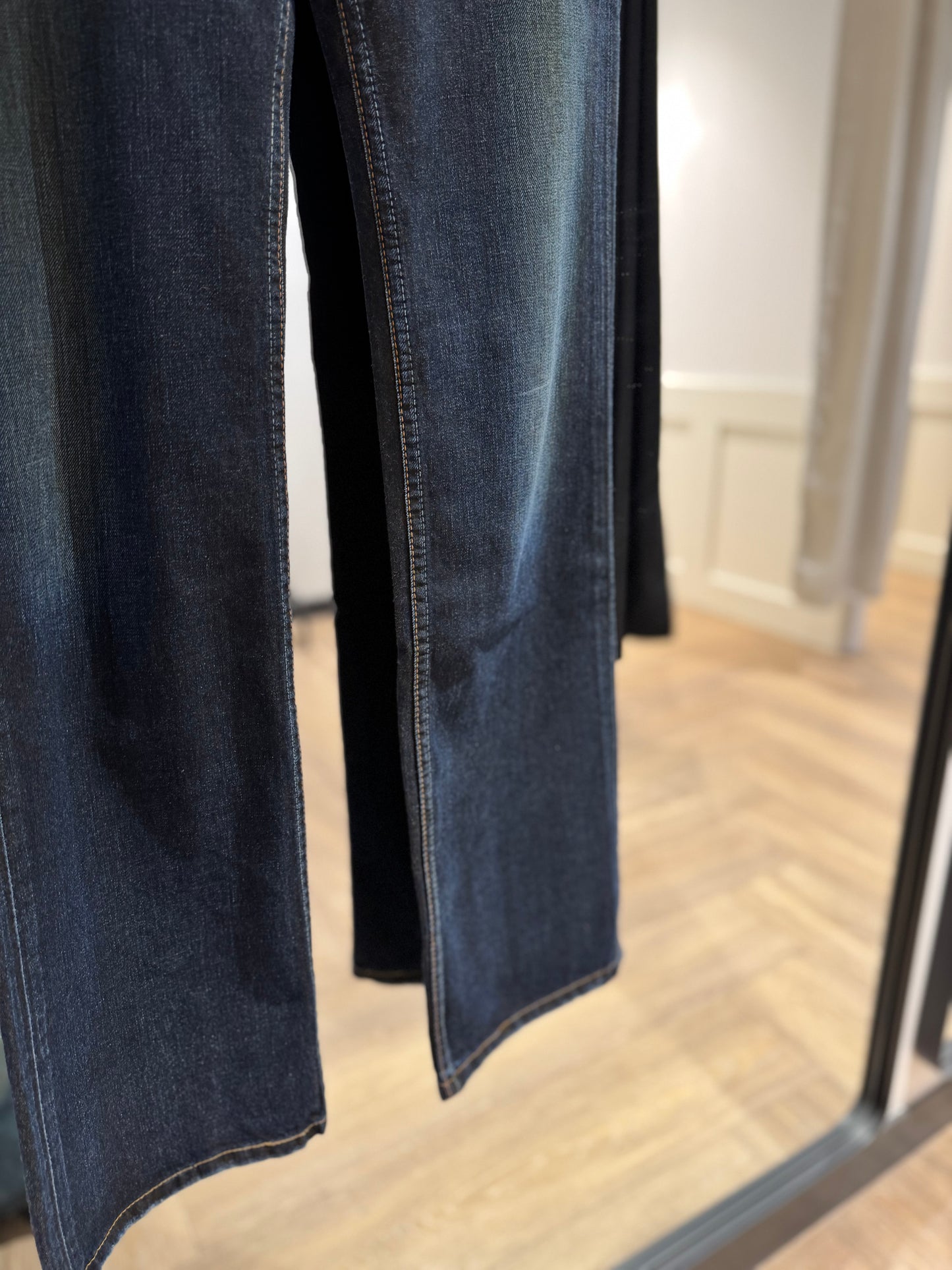 Jean Levi’s 557 38