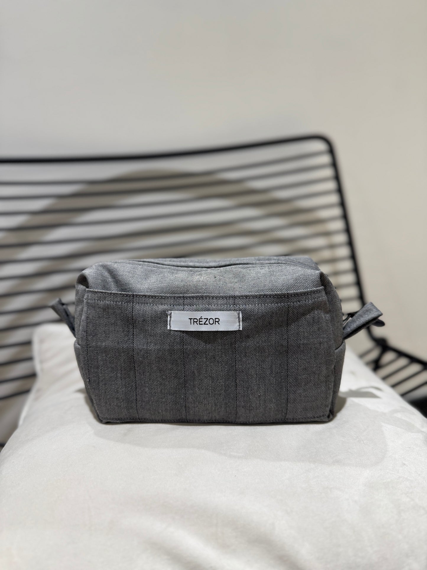 Trousse upcyclée grise
