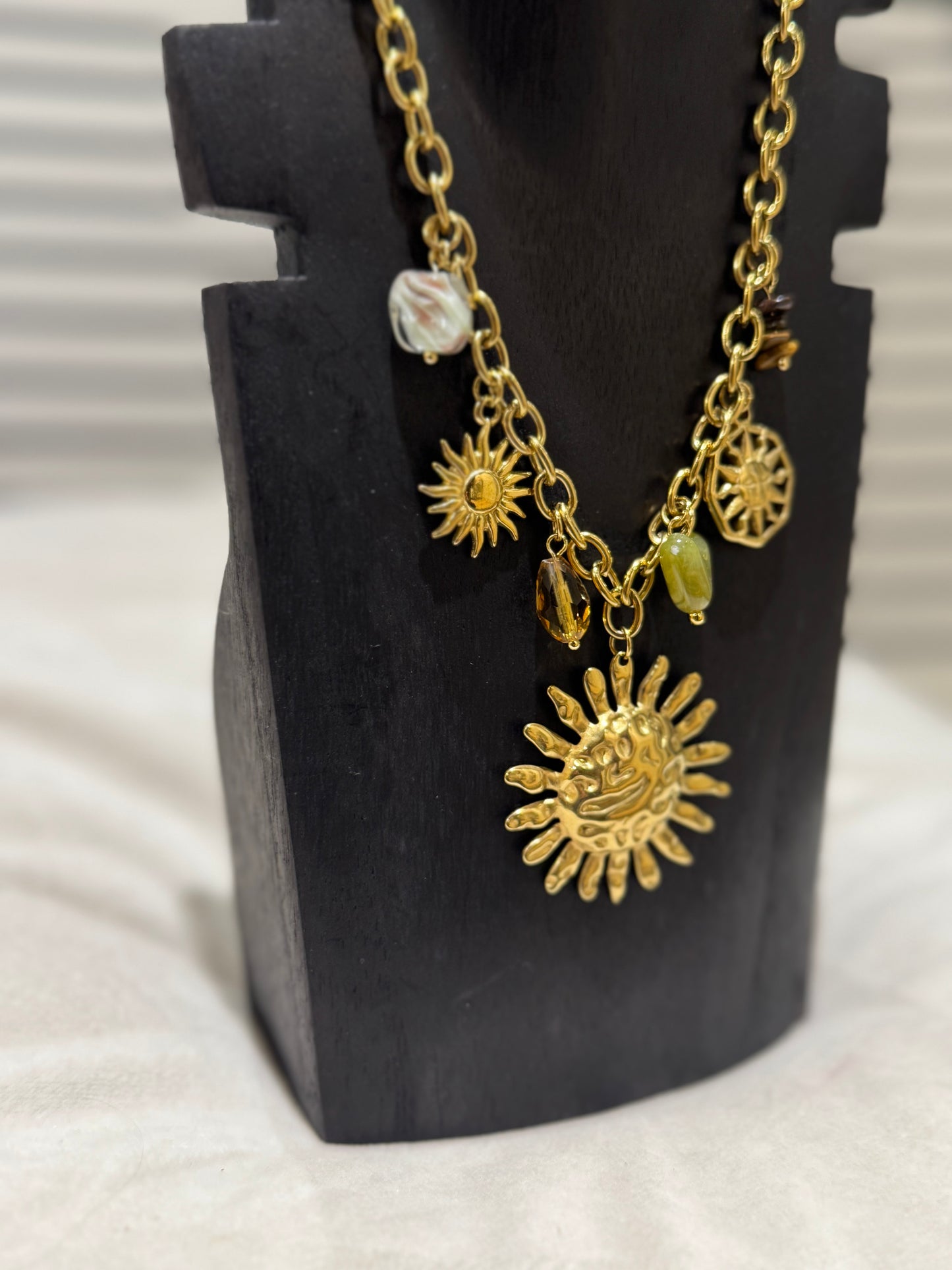 Collier à breloques soleil