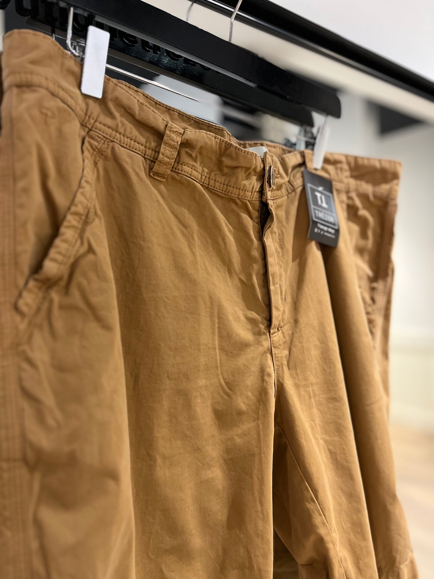 Short bermuda camel 48