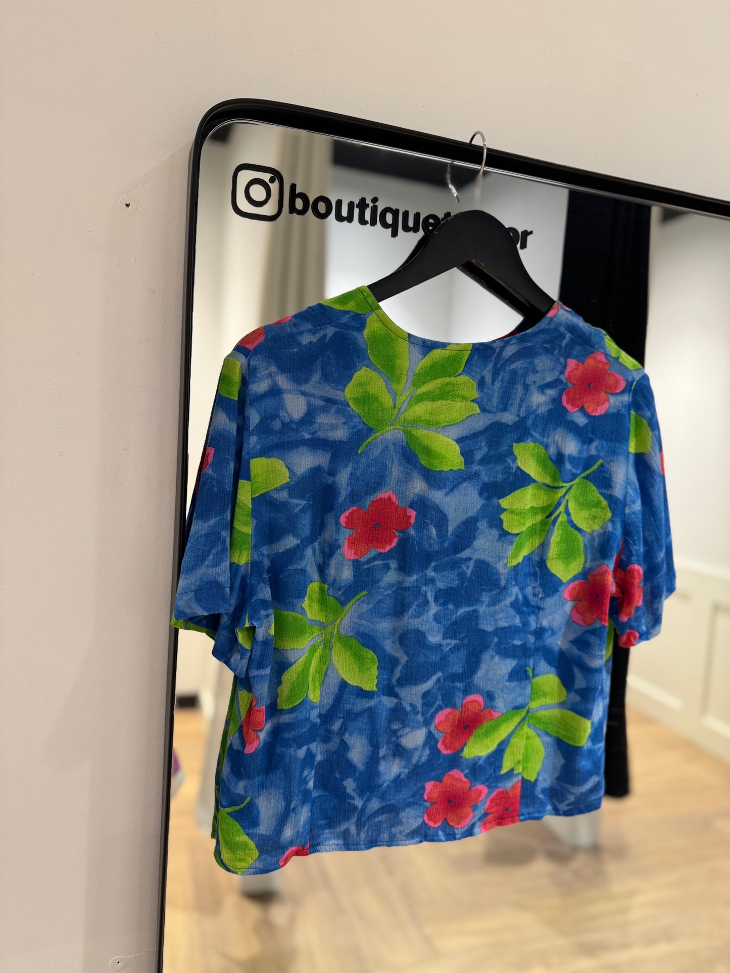 Blouse courte à fleurs M