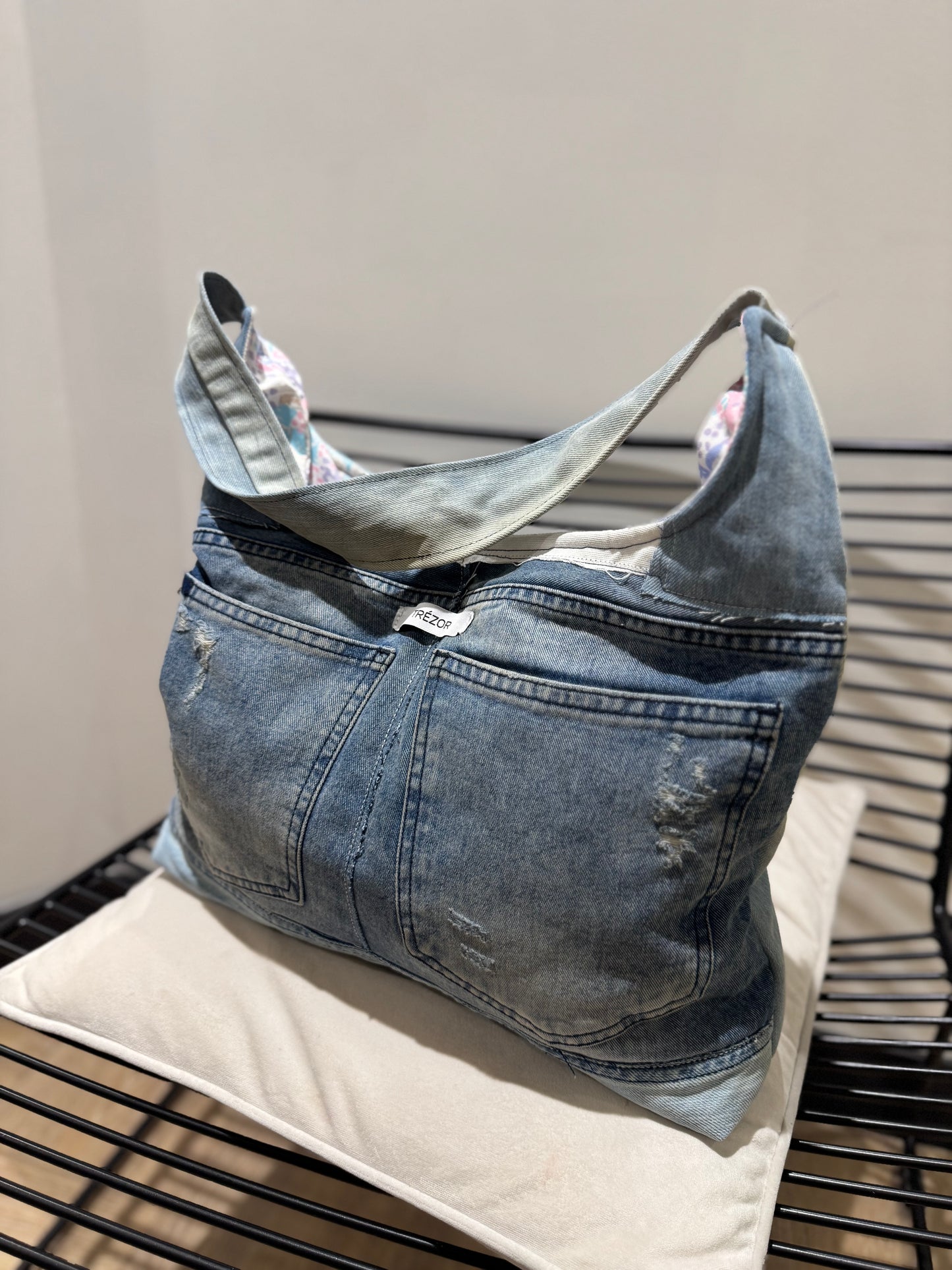 Grand sac cabas upcyclé en jean