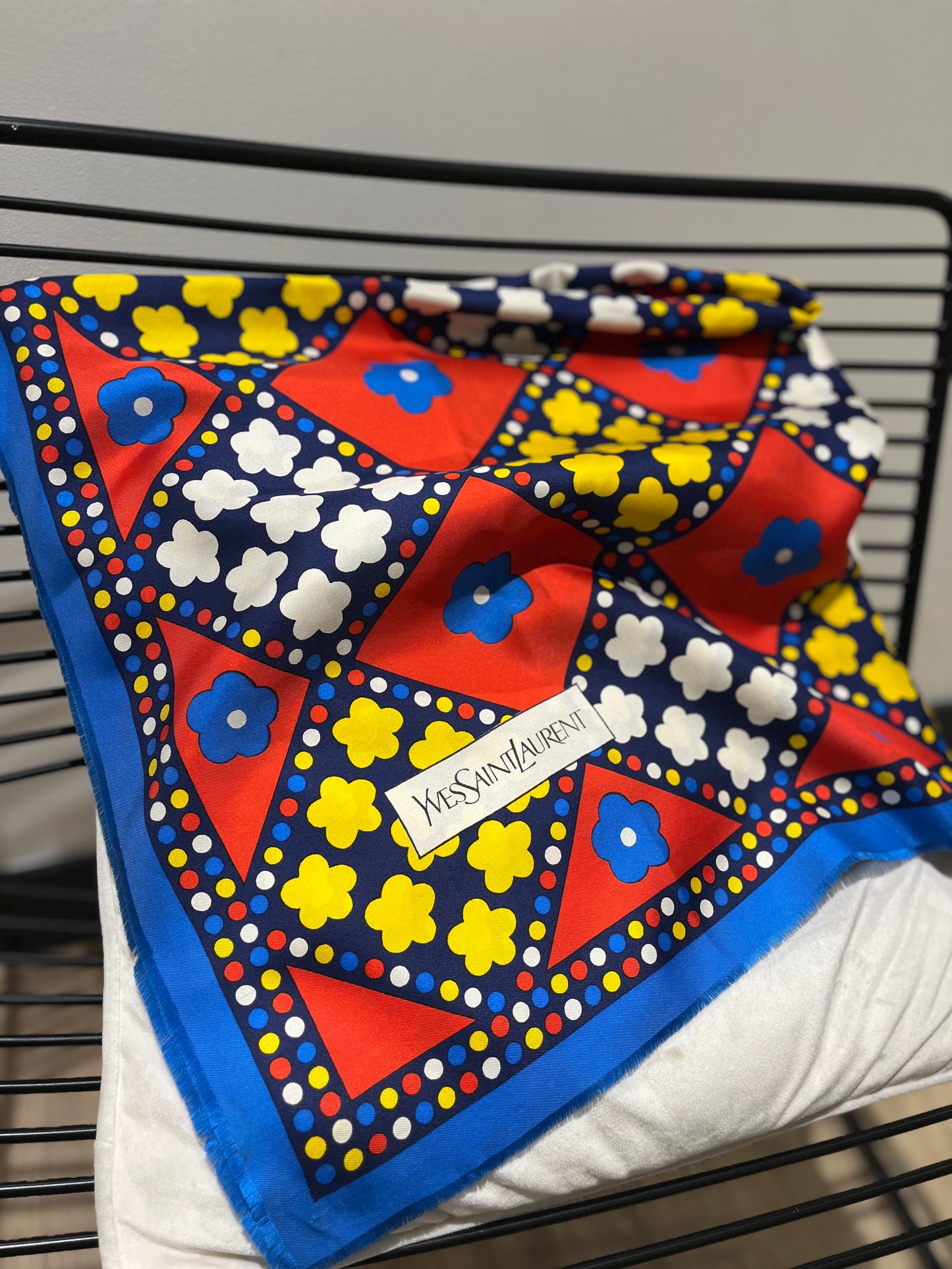 Foulard en soie Yves Saint Laurent