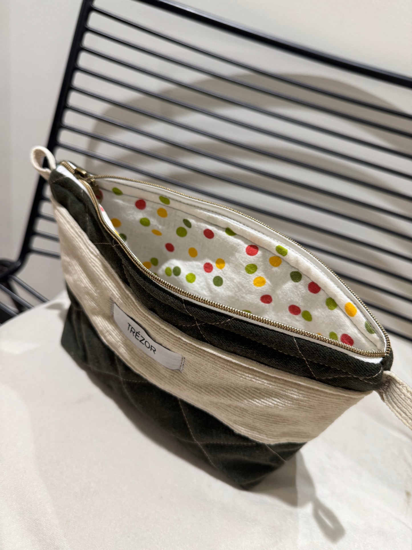 Pochette upcylée kaki