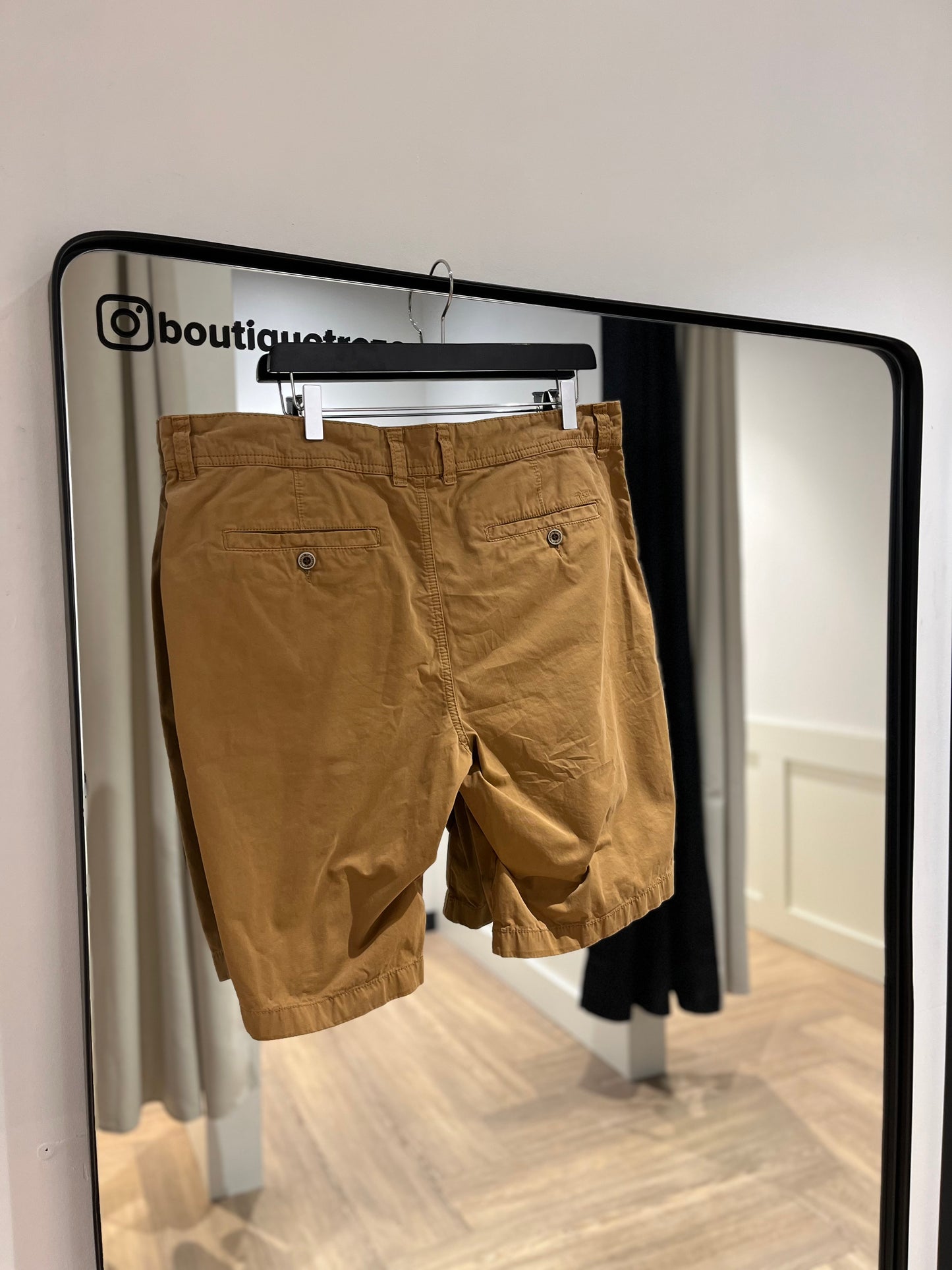 Short bermuda camel 48