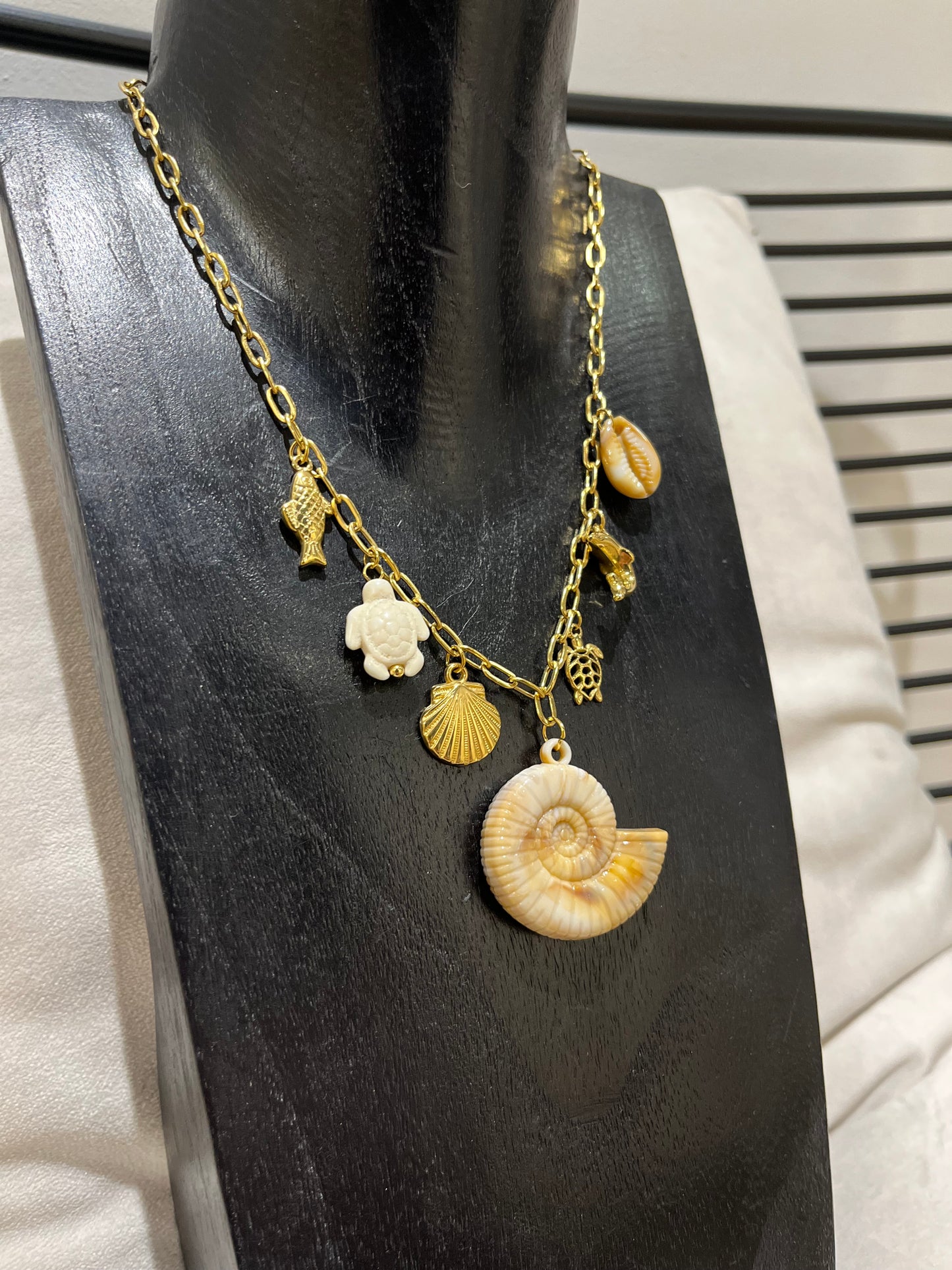 Collier à breloques coquillages