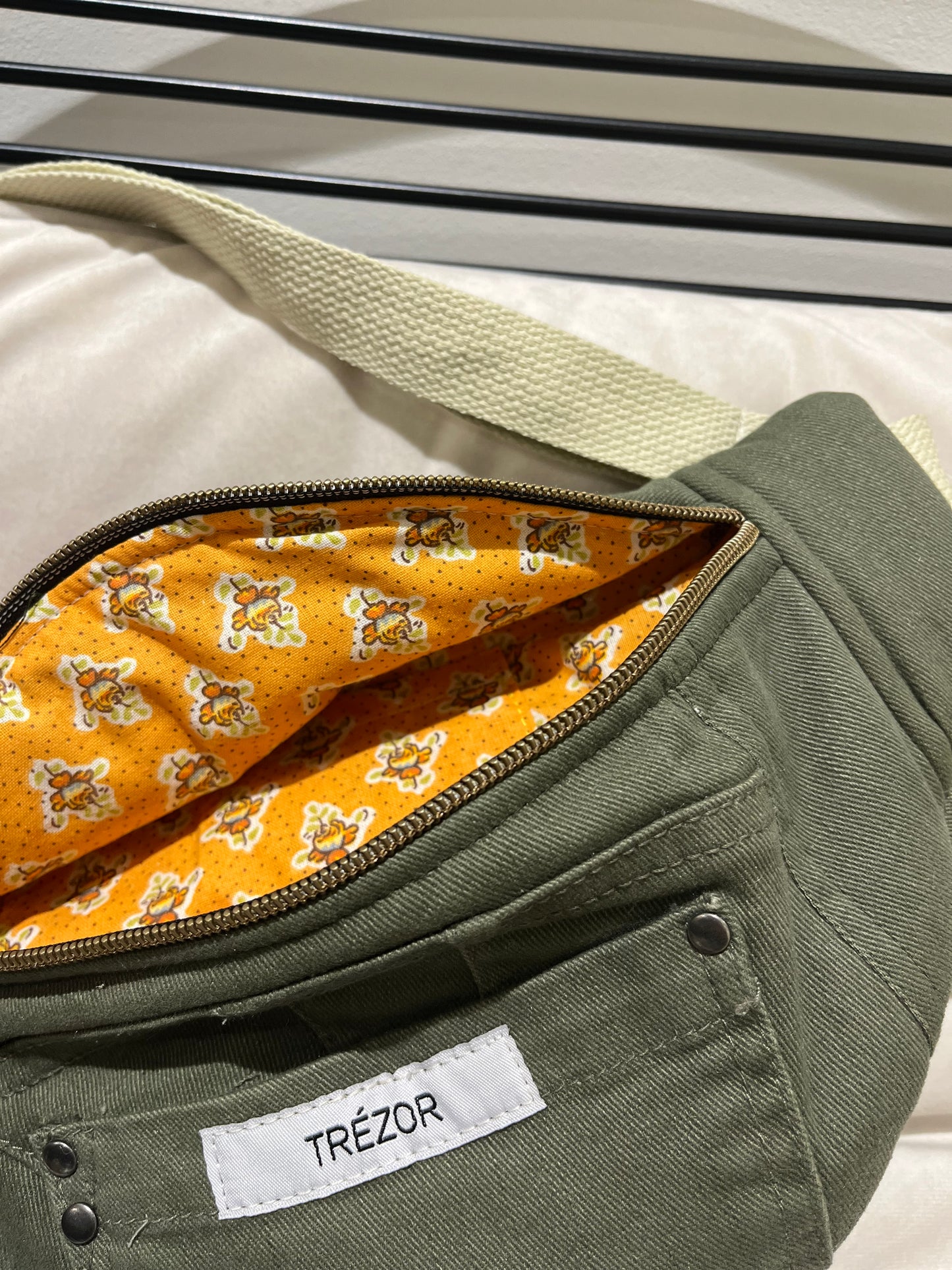 Sac banane kaki upcyclé Trézor