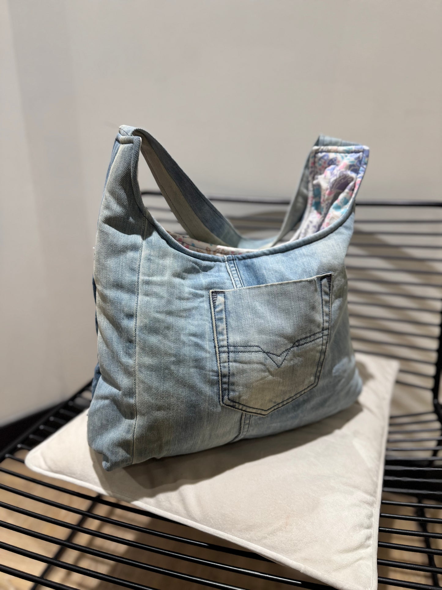 Grand sac cabas upcyclé en jean