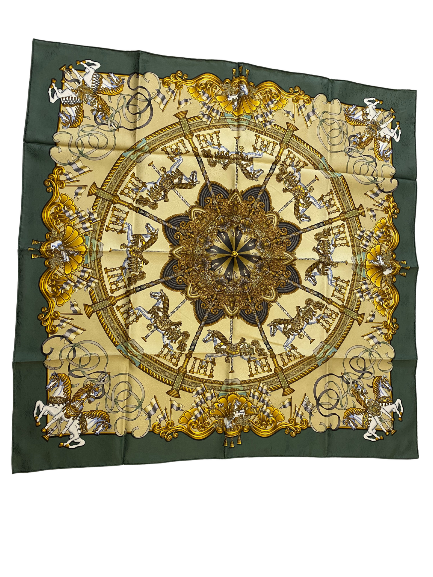 Carré de soie Hermès