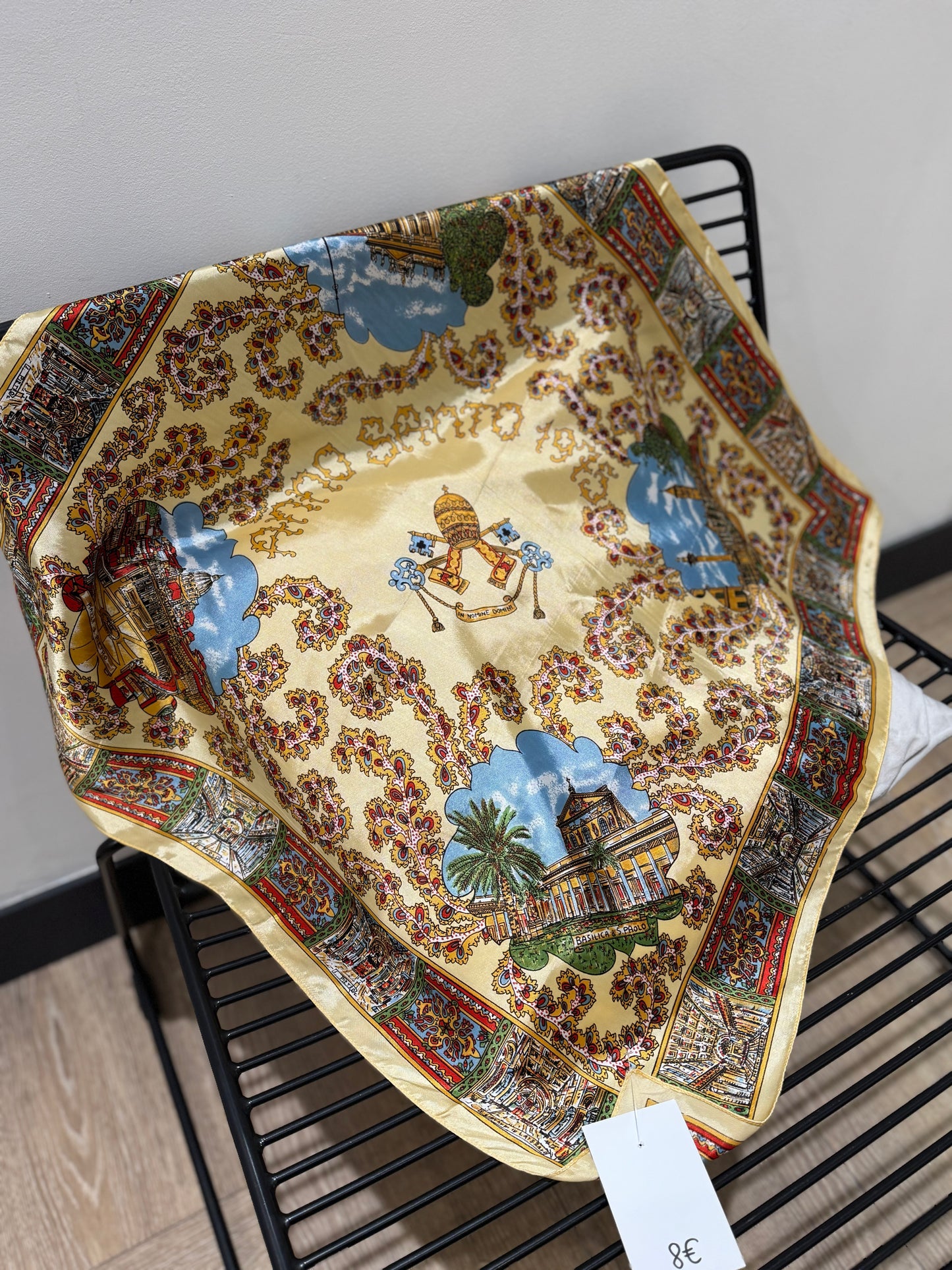 Carré satiné à motifs