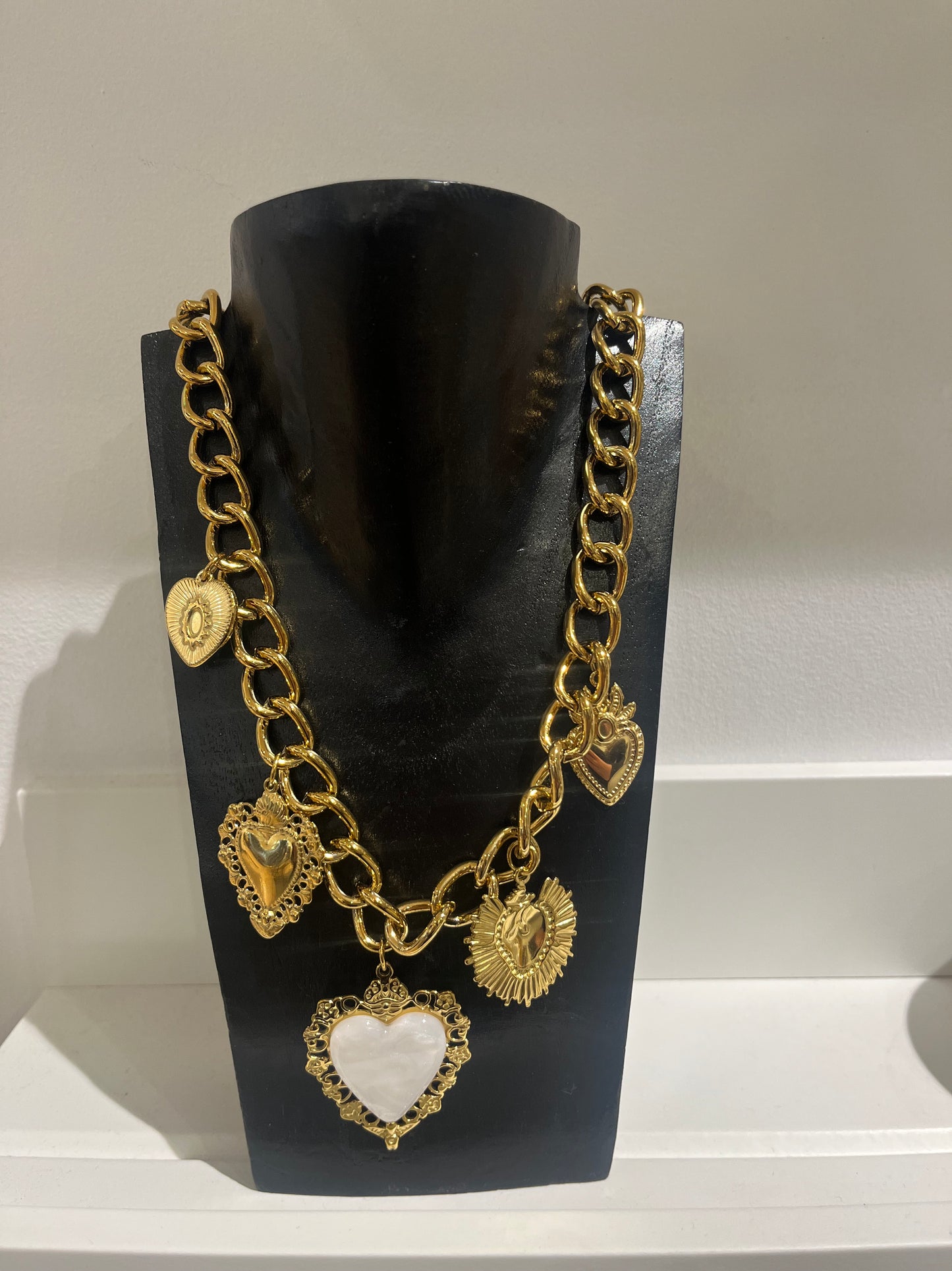 Collier breloques coeur blanc