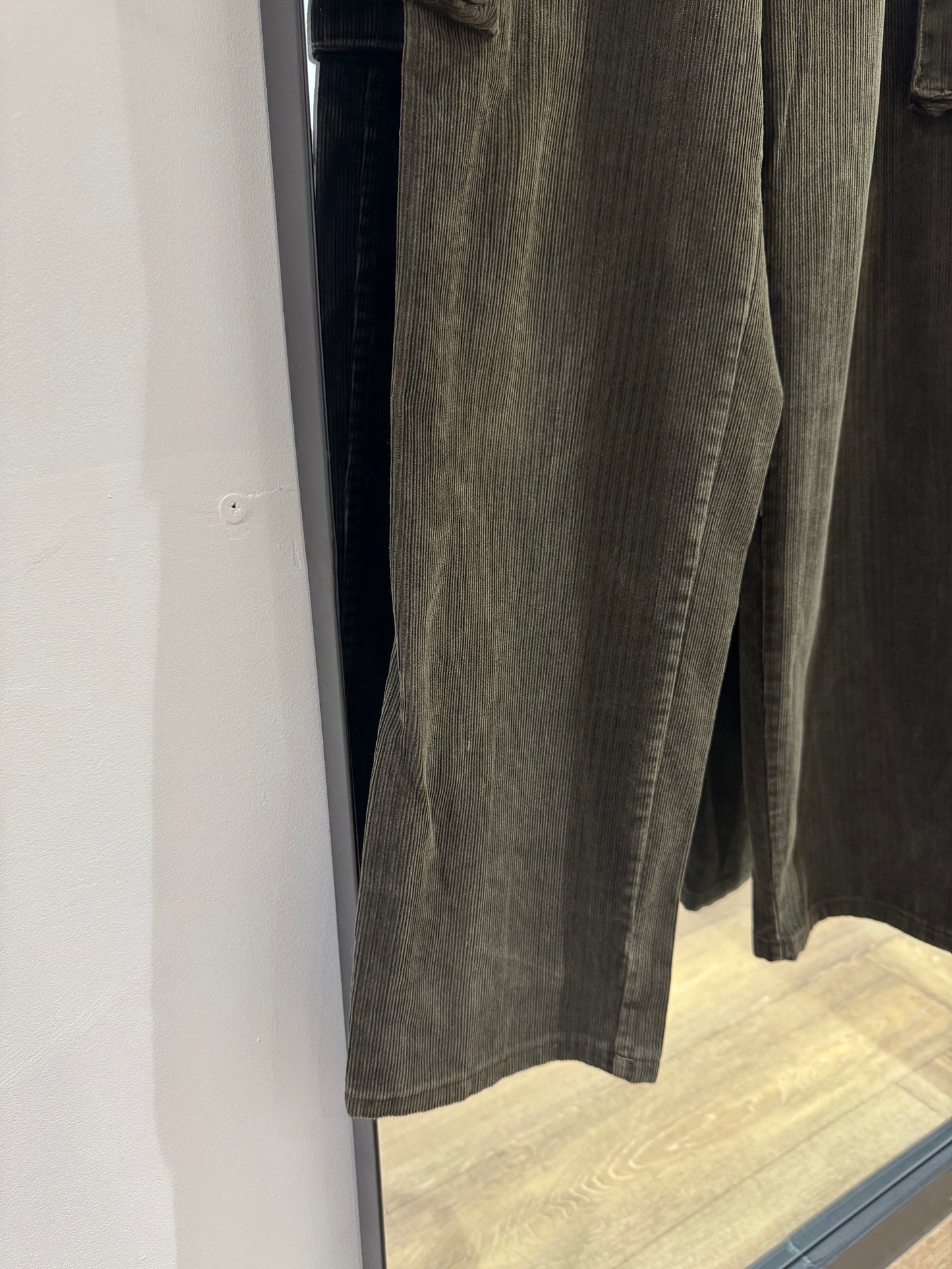 Pantalon cargo en velours 40