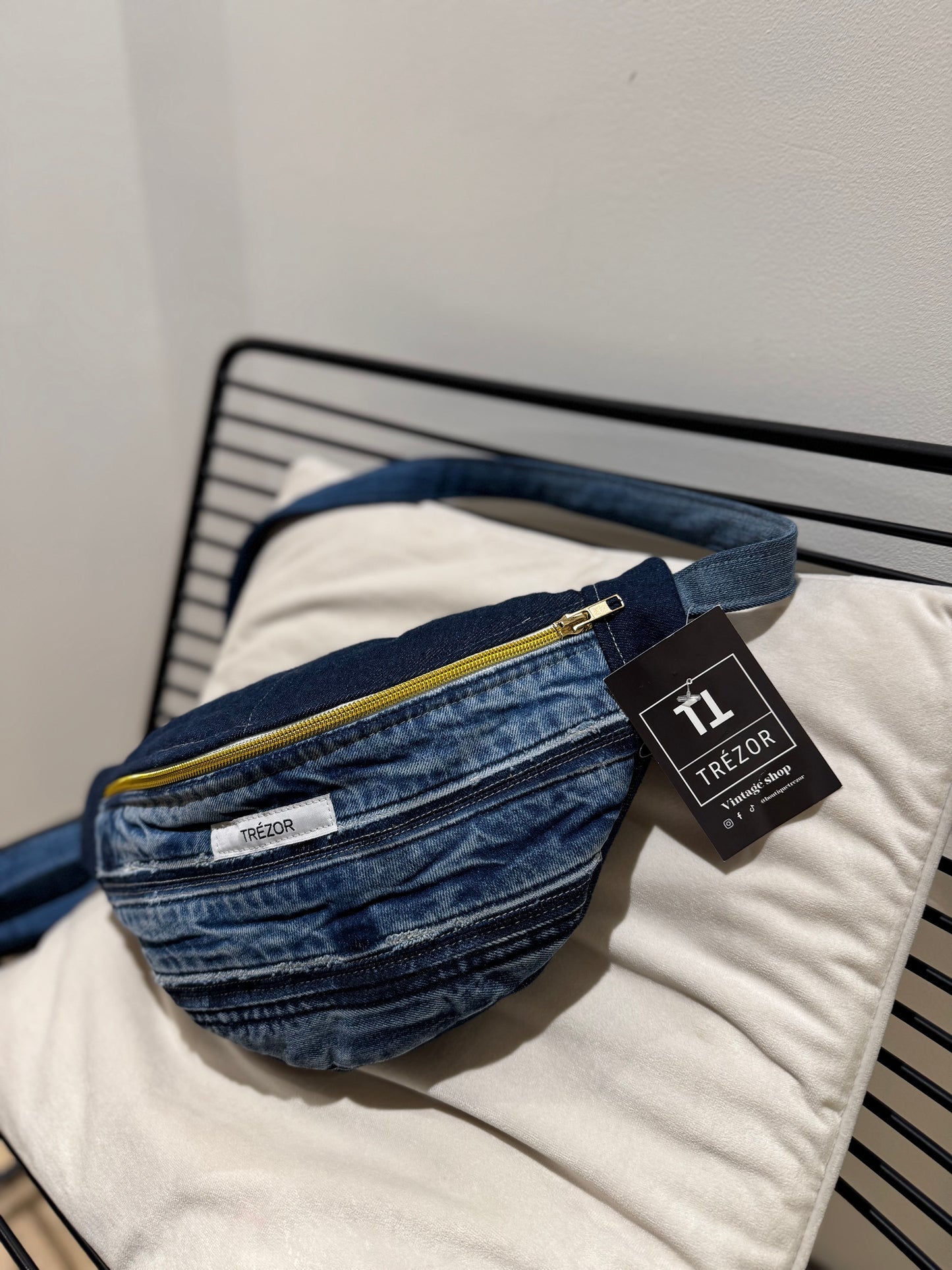 Sac banane en jean upcyclé