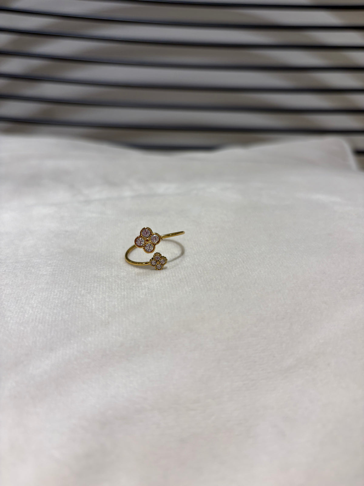 Bague doré trèfle à strasses