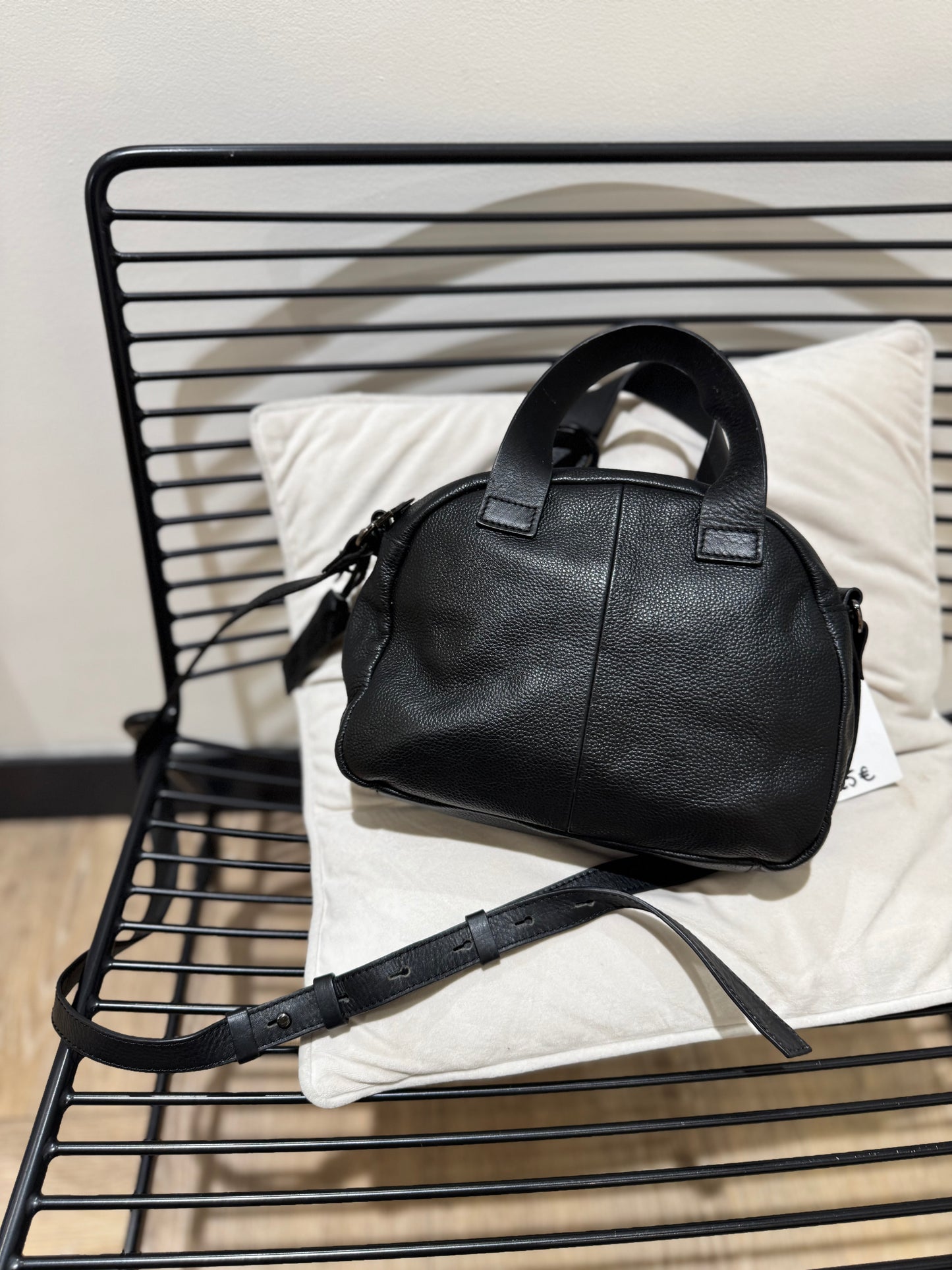 Sac en cuir noir à bandoulière