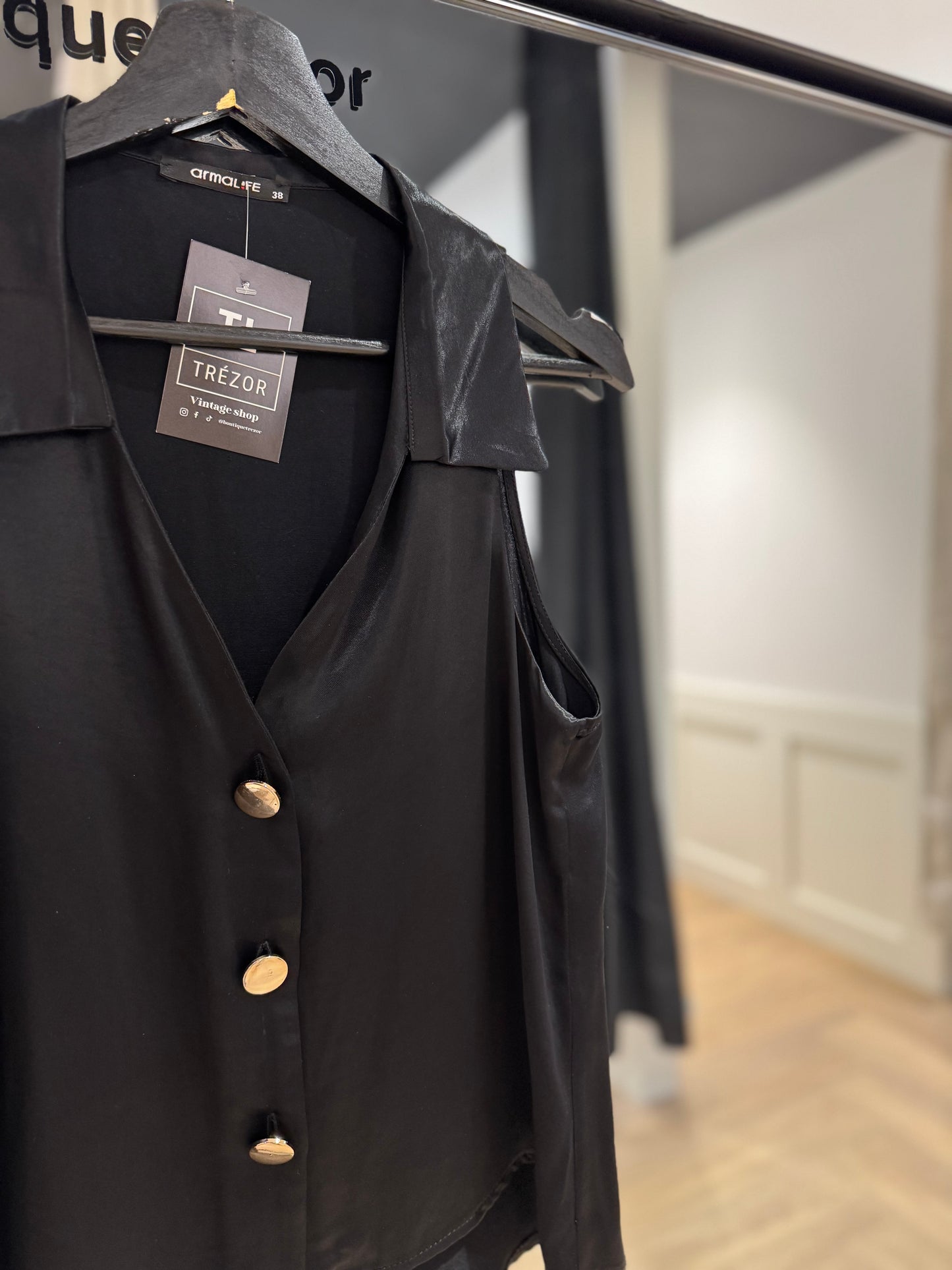 Top noir satiné M