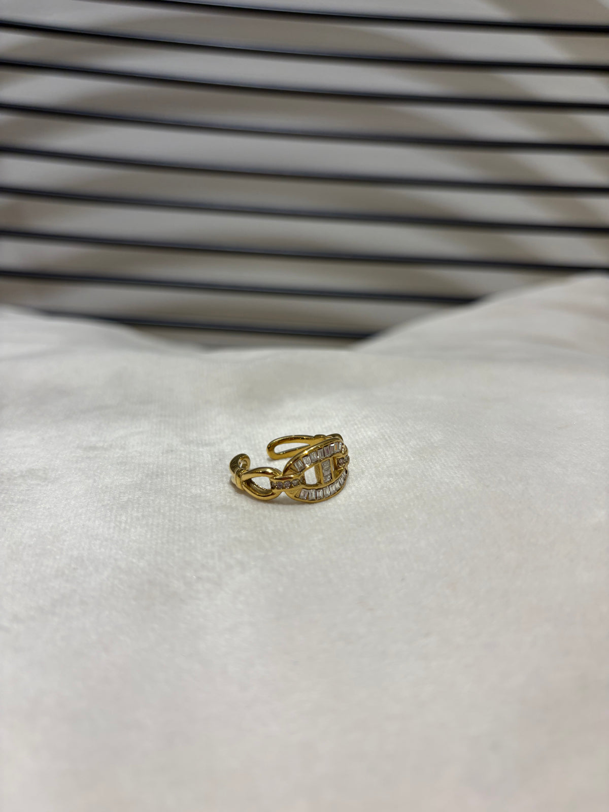 Bague doré à strasses